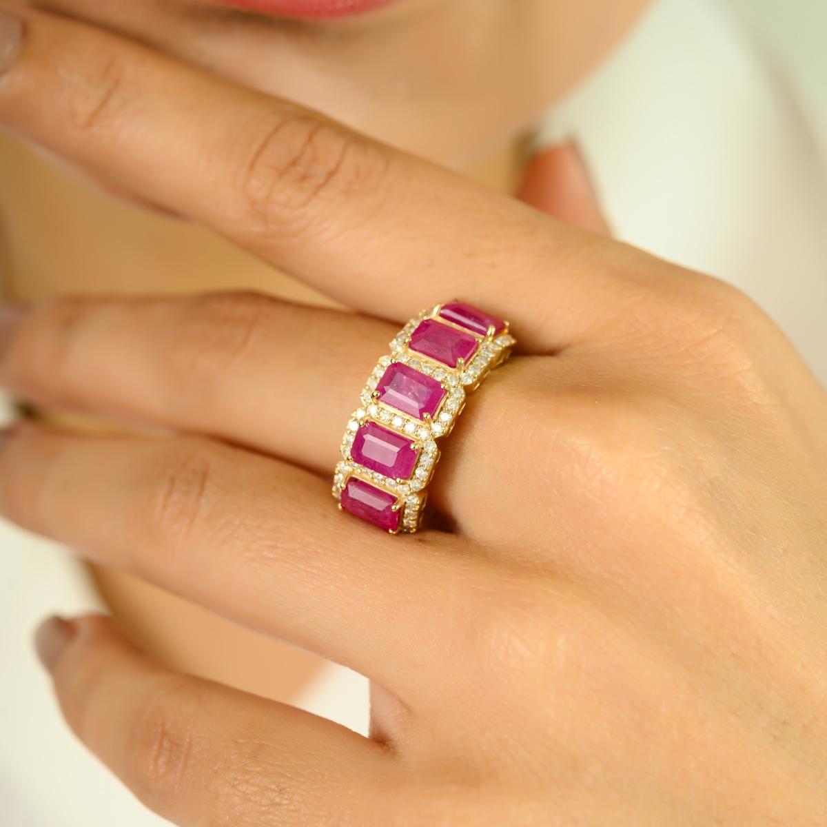 in vendita:  Anello a mezza fascia con diamanti a raggiera in oro giallo 14k 4
