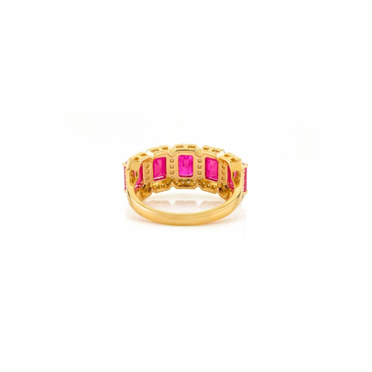 in vendita:  Anello a mezza fascia con diamanti a raggiera in oro giallo 14k 5