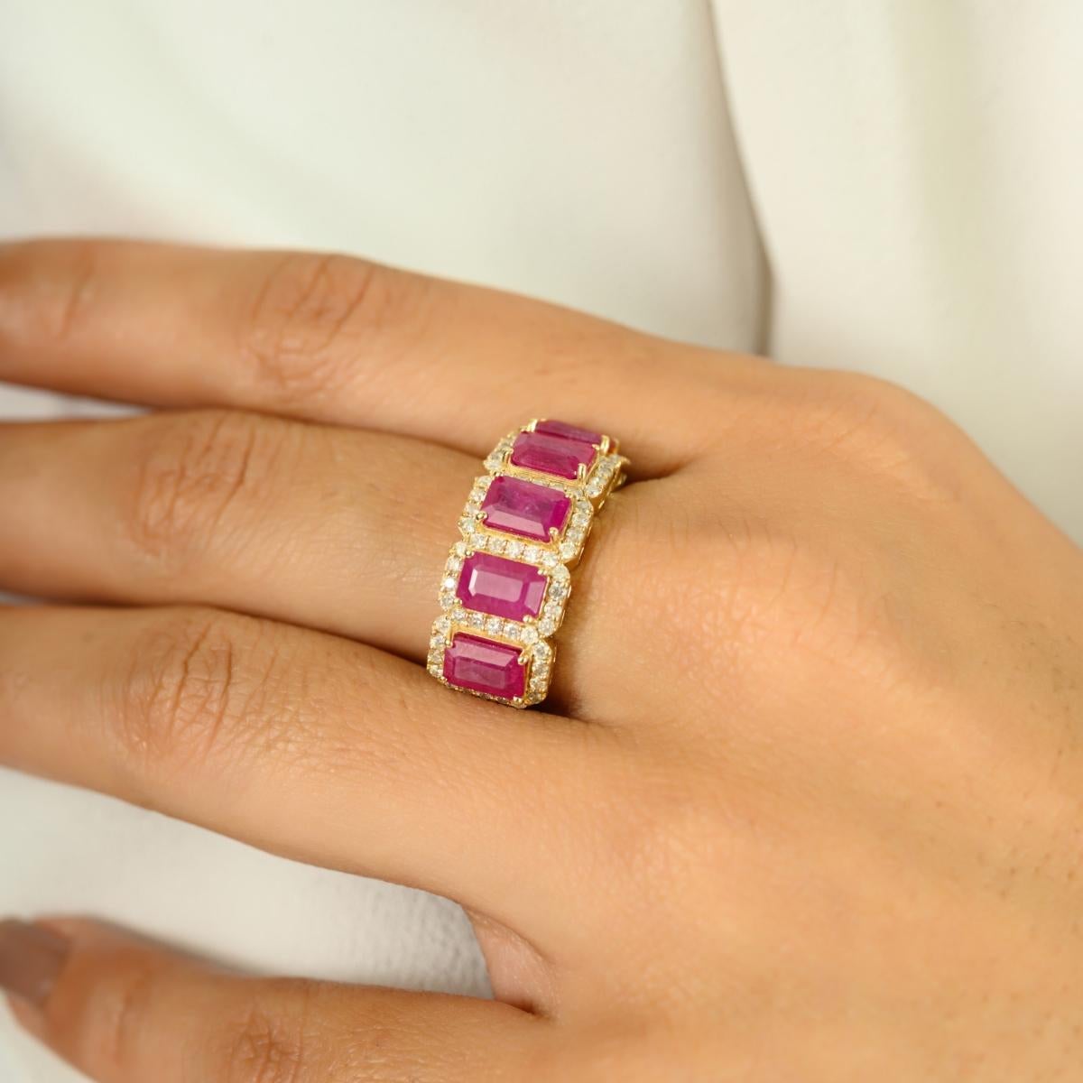 in vendita:  Anello a mezza fascia con diamanti a raggiera in oro giallo 14k 6