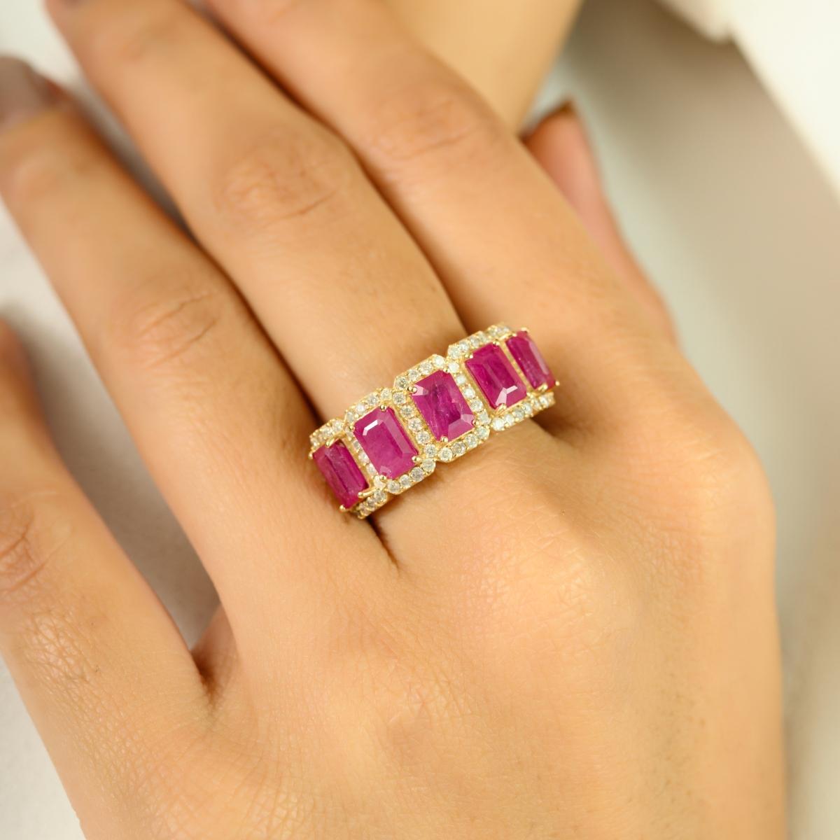 in vendita:  Anello a mezza fascia con diamanti a raggiera in oro giallo 14k 8