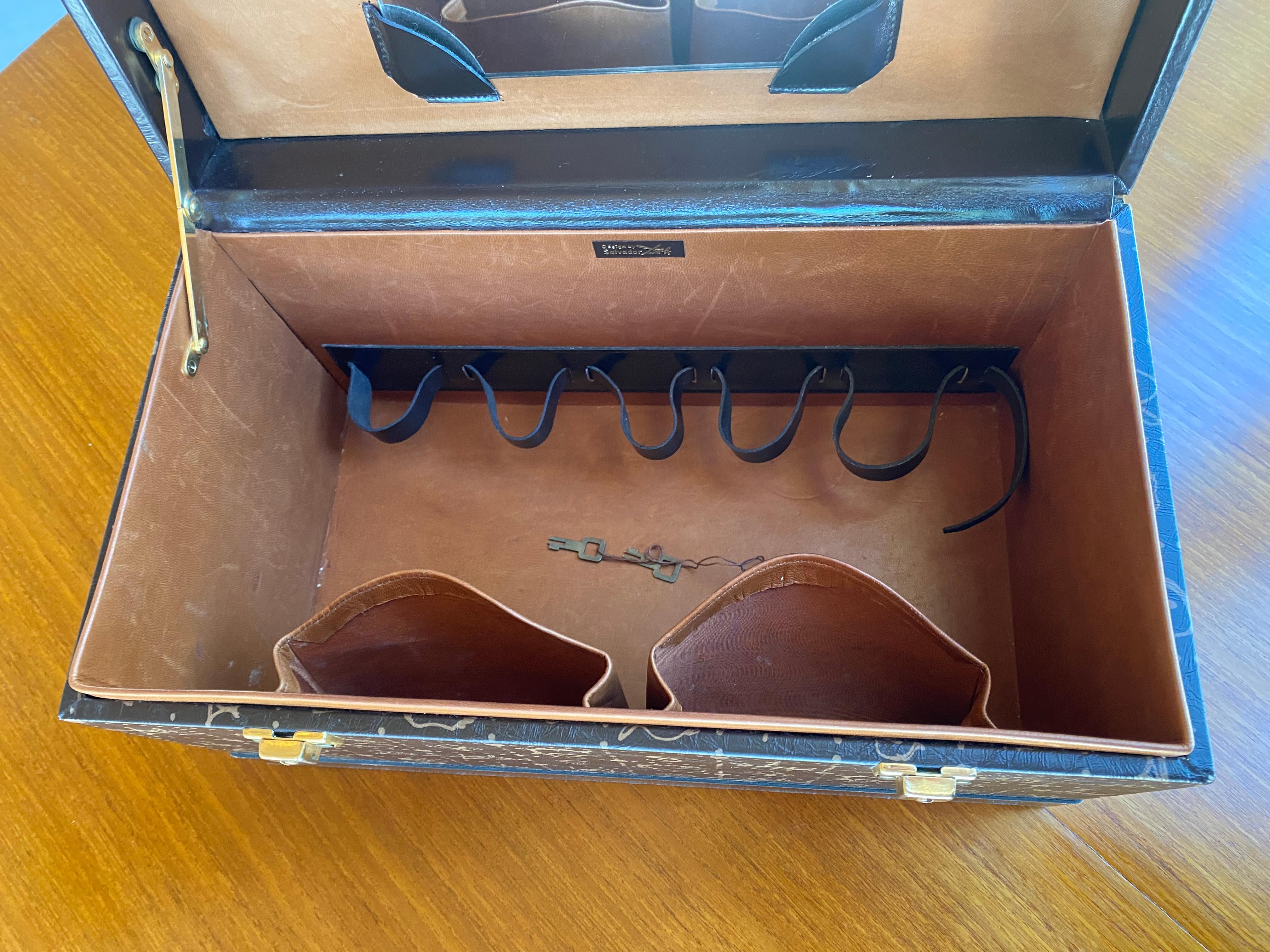 Único Salvador DALI (1904-1989) & E.G.I Francia VANITY CASE en venta 1