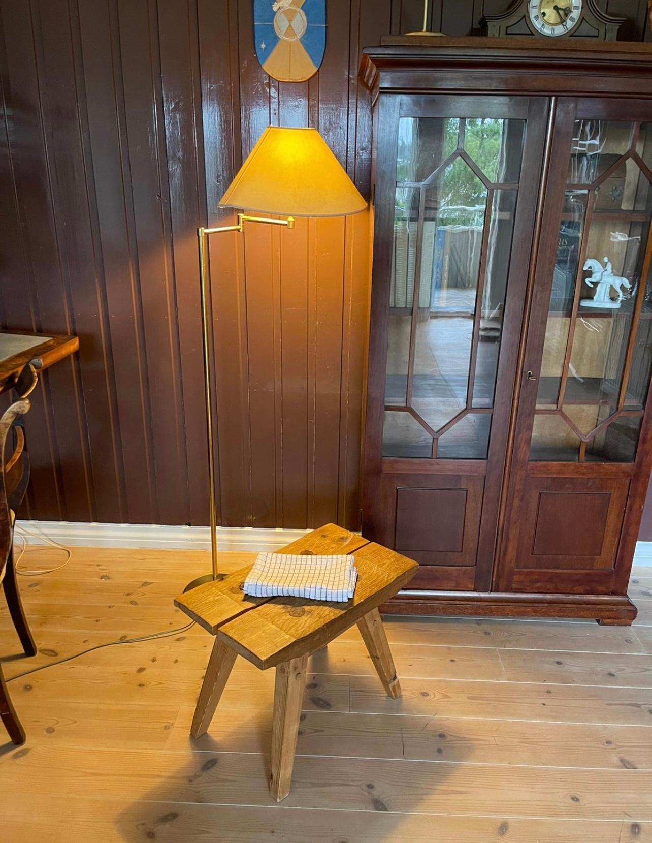Uniques Design/One Tabouret fait à la main, Pin Nature, 1950s, Norvège en vente 4