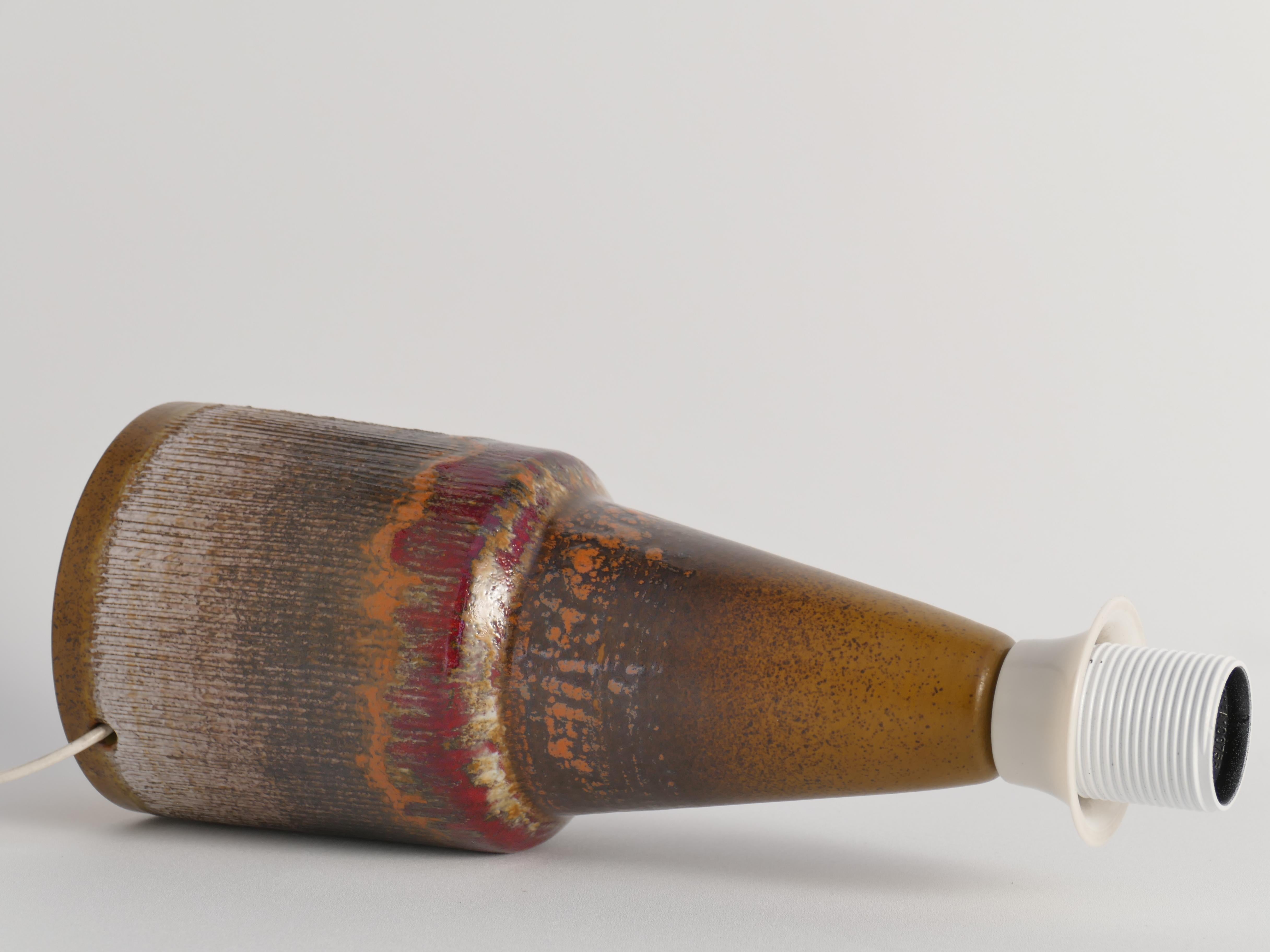 Einzigartige skandinavische moderne brutalistische Keramik-Tischlampe aus Keramik von Tilgmans, Schweden im Angebot 4