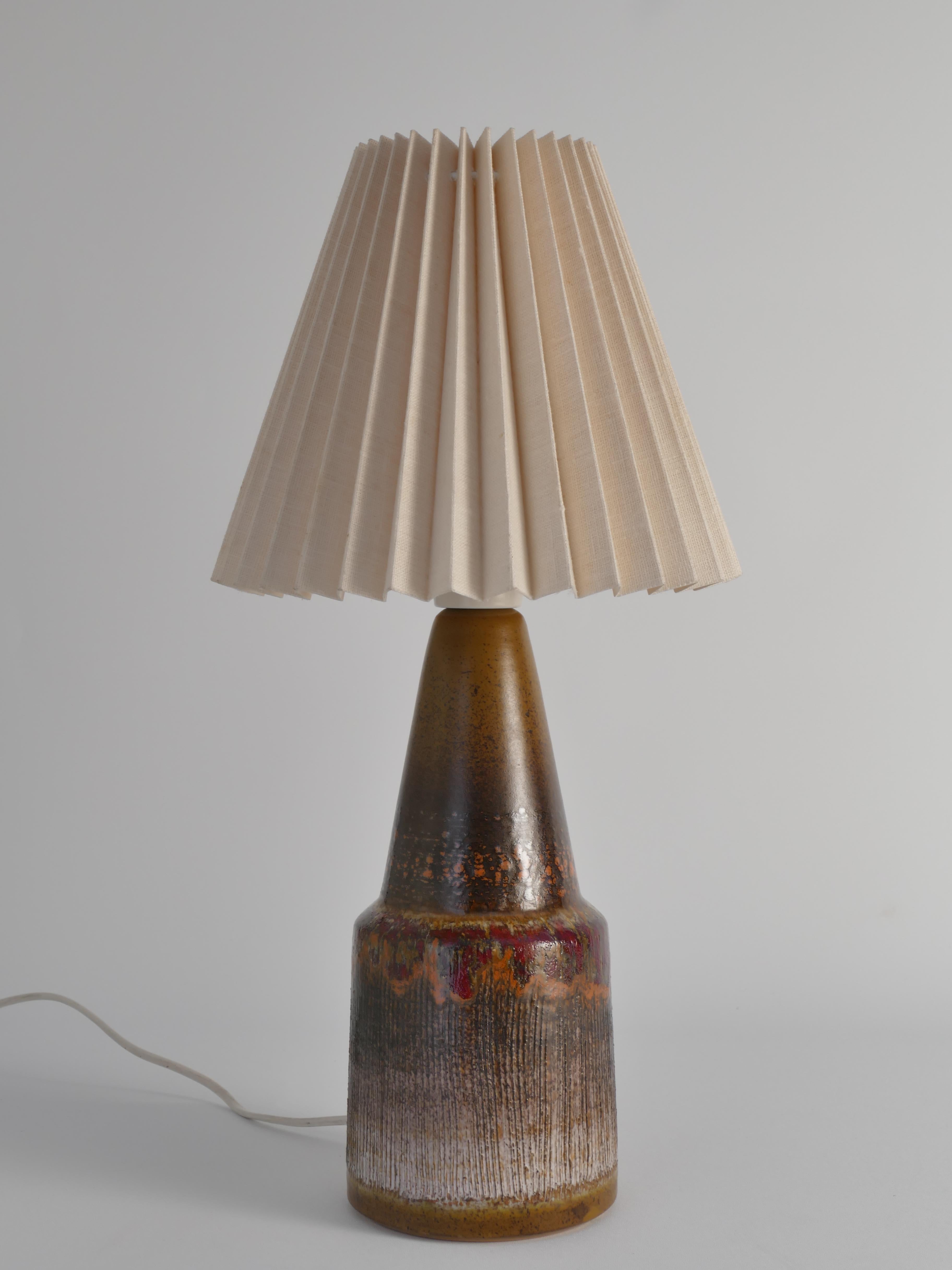 Einzigartige skandinavische moderne brutalistische Keramik-Tischlampe aus Keramik von Tilgmans, Schweden (Skandinavische Moderne) im Angebot