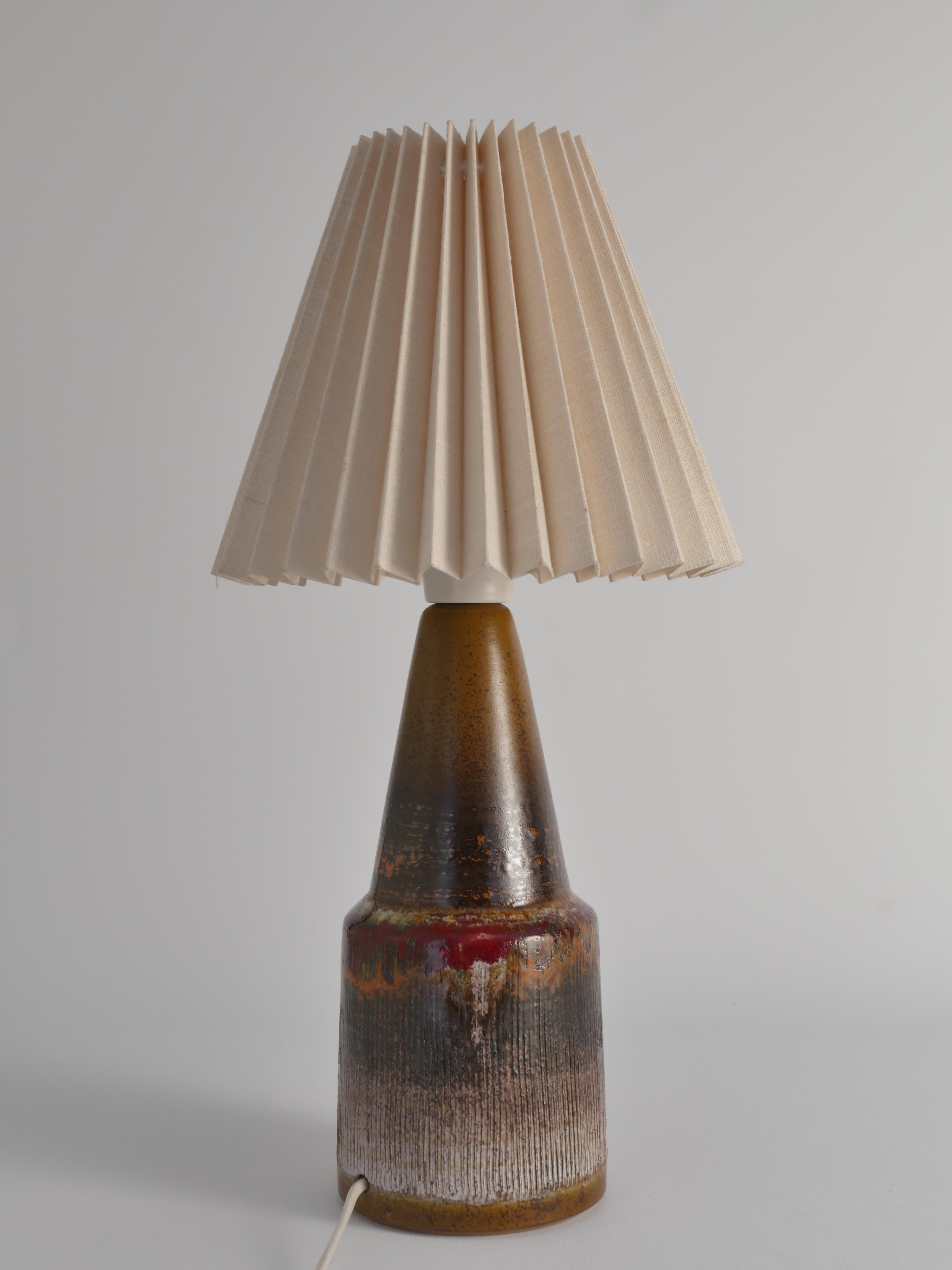 Einzigartige skandinavische moderne brutalistische Keramik-Tischlampe aus Keramik von Tilgmans, Schweden (Schwedisch) im Angebot