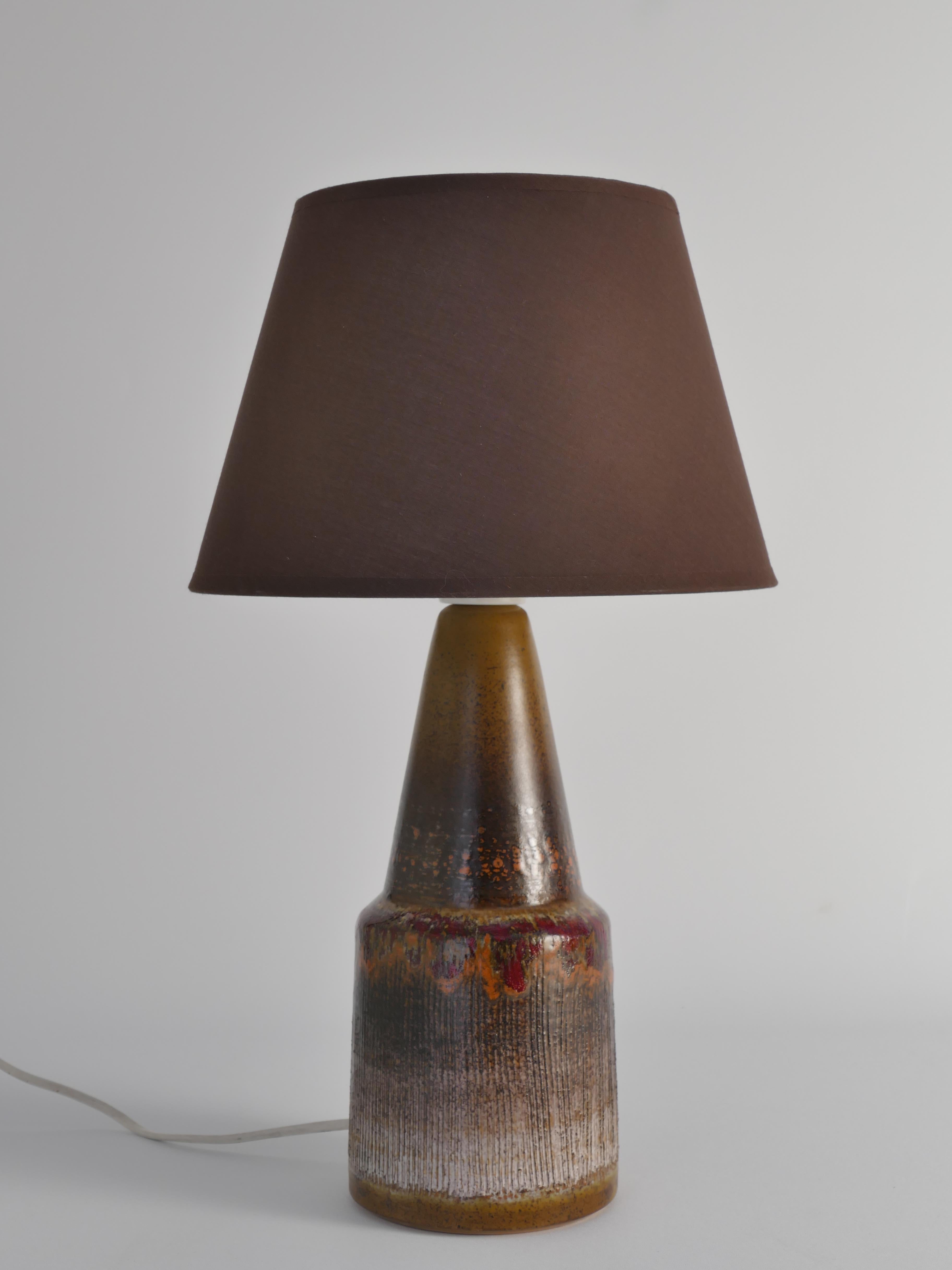 Einzigartige skandinavische moderne brutalistische Keramik-Tischlampe aus Keramik von Tilgmans, Schweden (Mitte des 20. Jahrhunderts) im Angebot