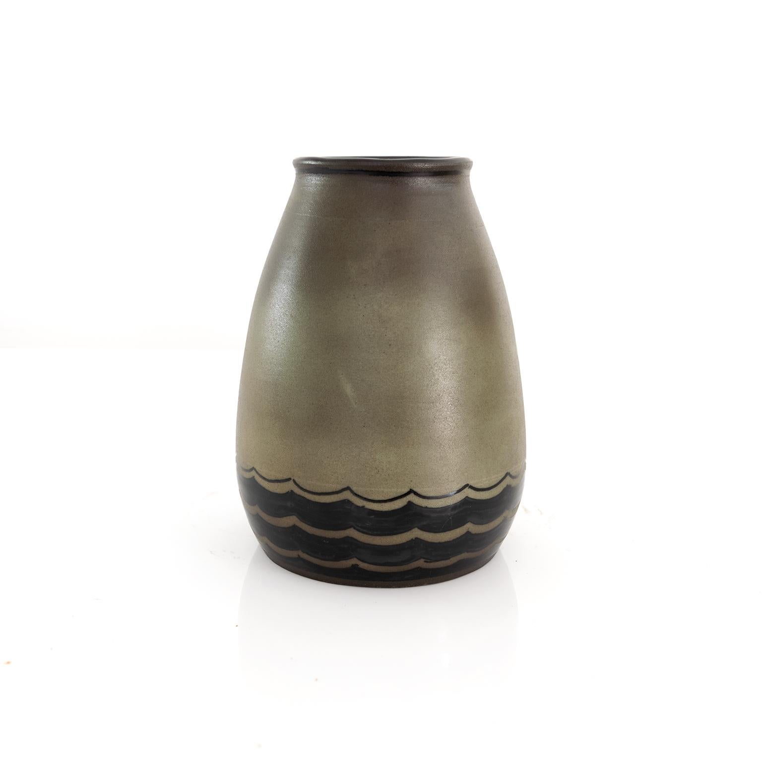 Vaso unico in ceramica moderna scandinava di Josef Ekberg per Gustavsberg In condizioni buone in vendita a New York, NY