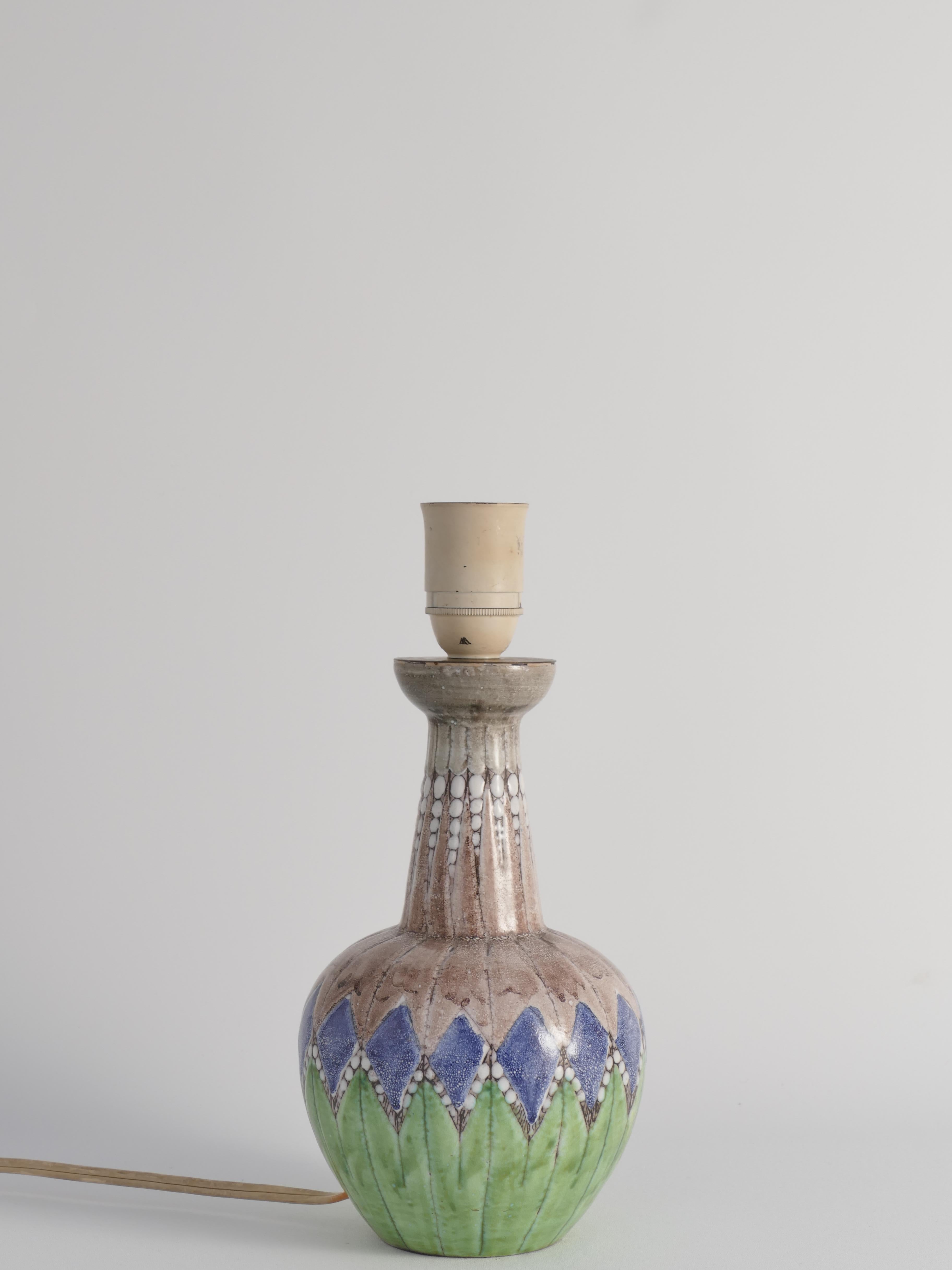 Einzigartige skandinavische moderne Tischlampe aus Steingut von Tilgmans, Schweden 1955 (Skandinavische Moderne) im Angebot