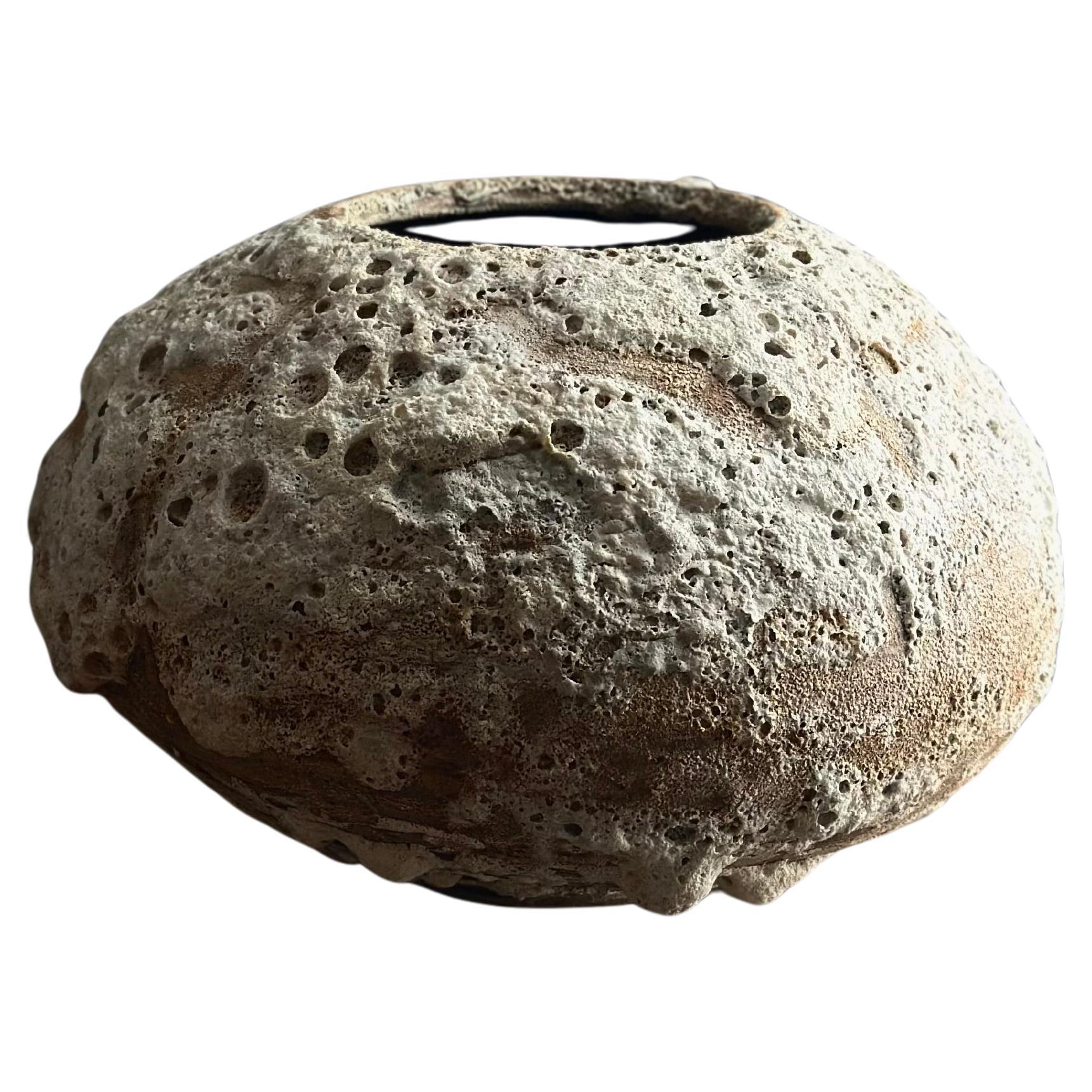 Vaso scolpito unico di Maria Loram in vendita