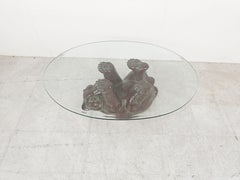 Tavolino da caffè scultoreo unico con orso nero, anni '70