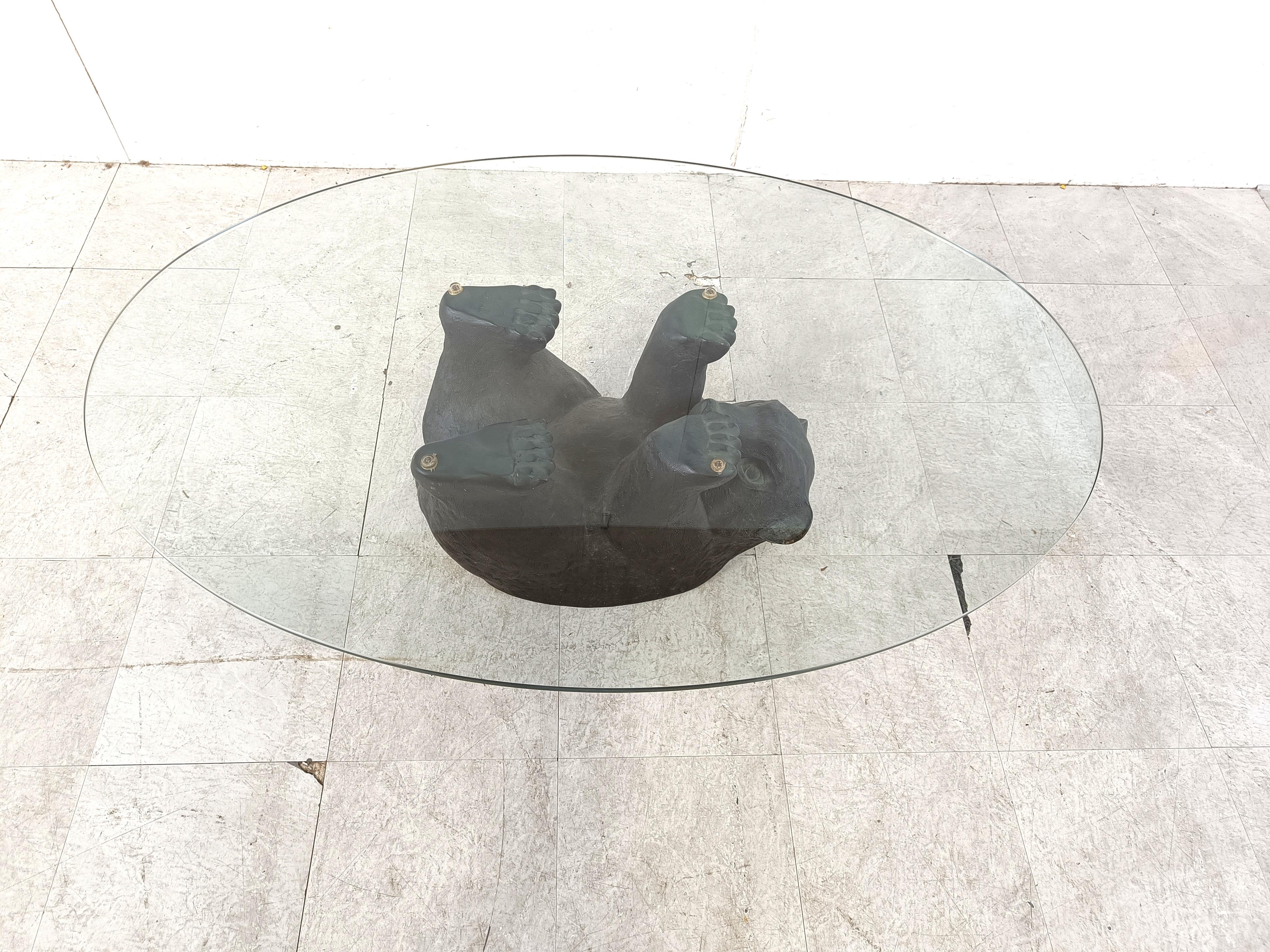 Mid-Century Modern Table basse sculpturale unique en forme d'ours noir, années 1970 en vente