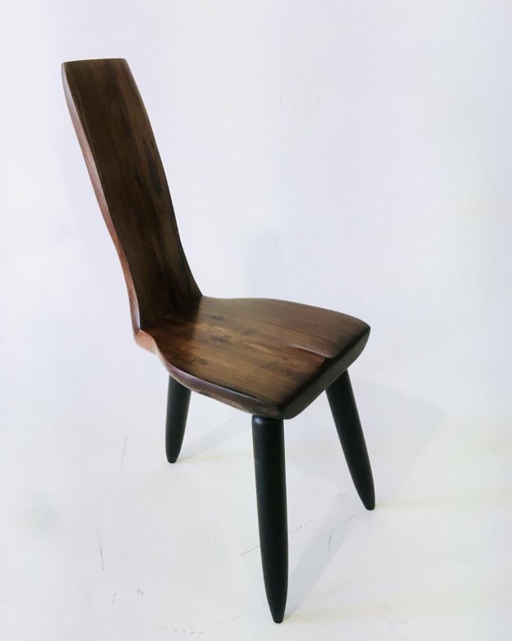 Chaise sculpturale unique Zara de Gustavo Dias en vente 1