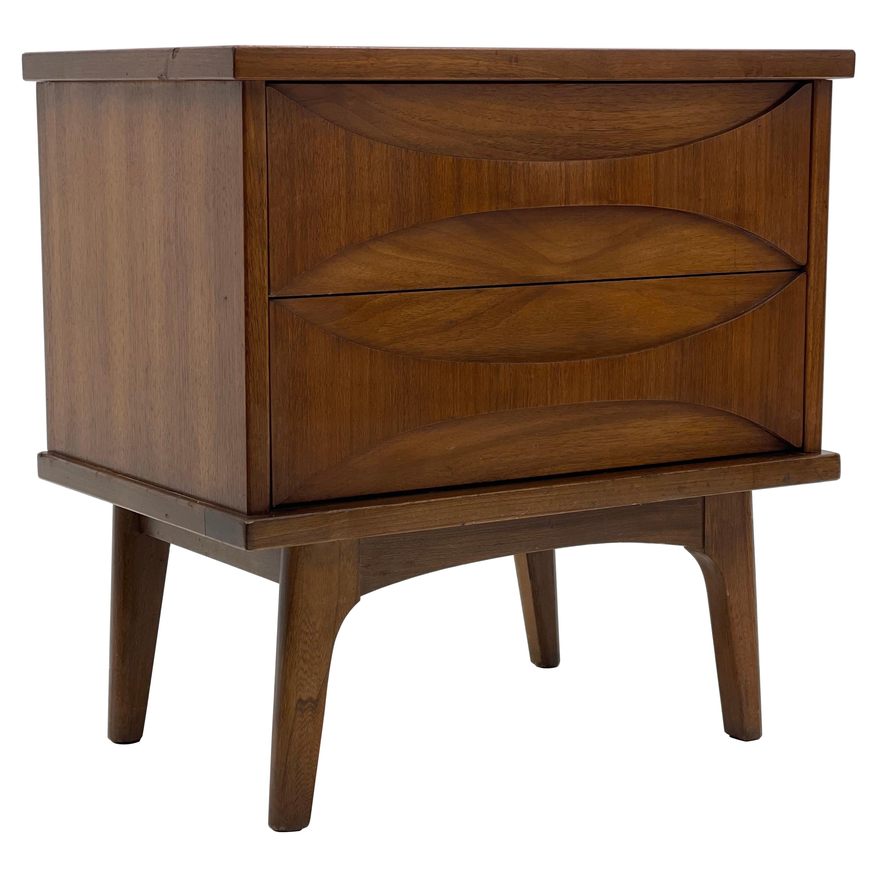 Table de nuit sculpturale mi-siècle moderne