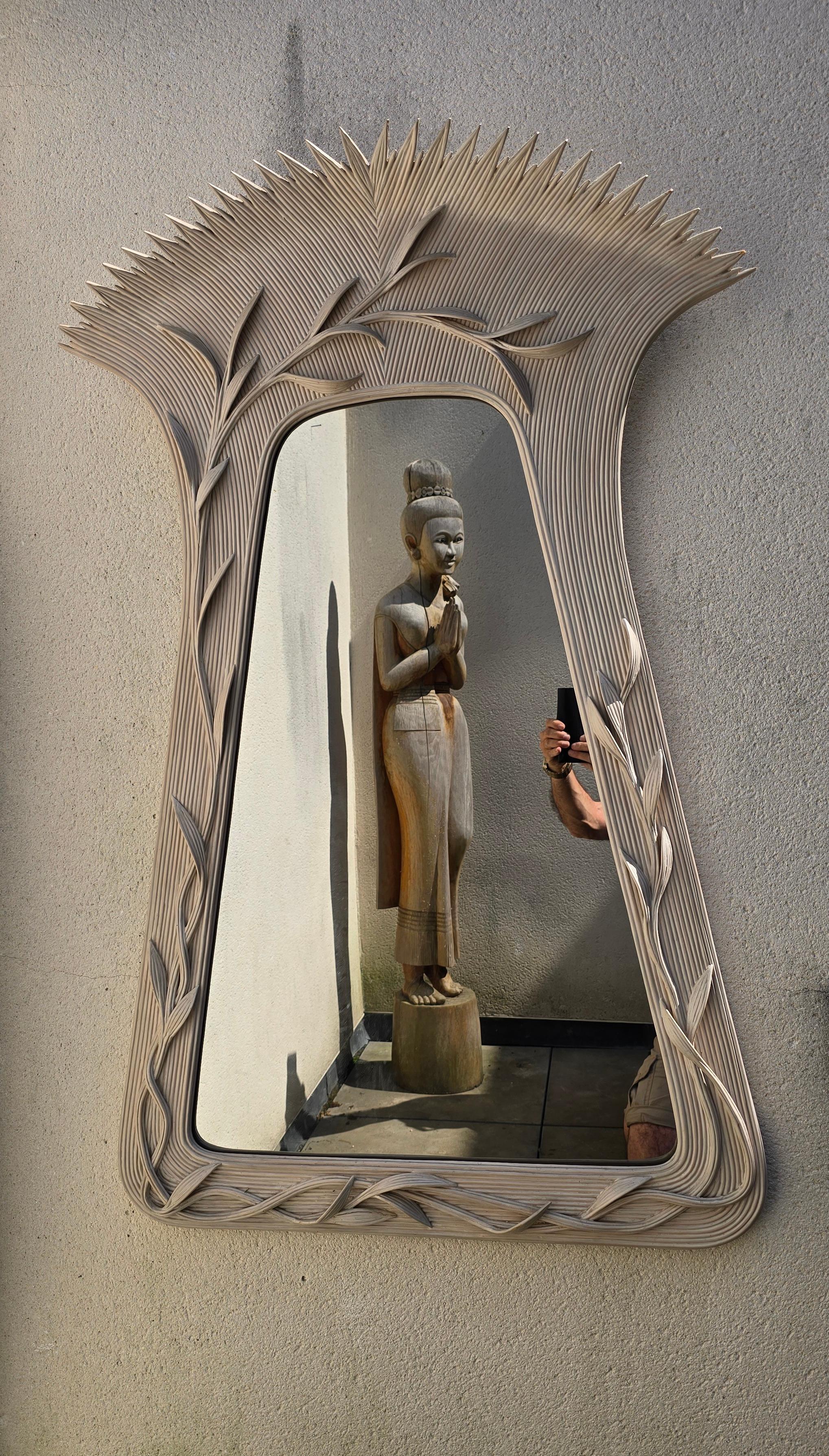 Hollywood Regency Specchio scultoreo unico di Betty Cobonpue - Collection'S in vendita