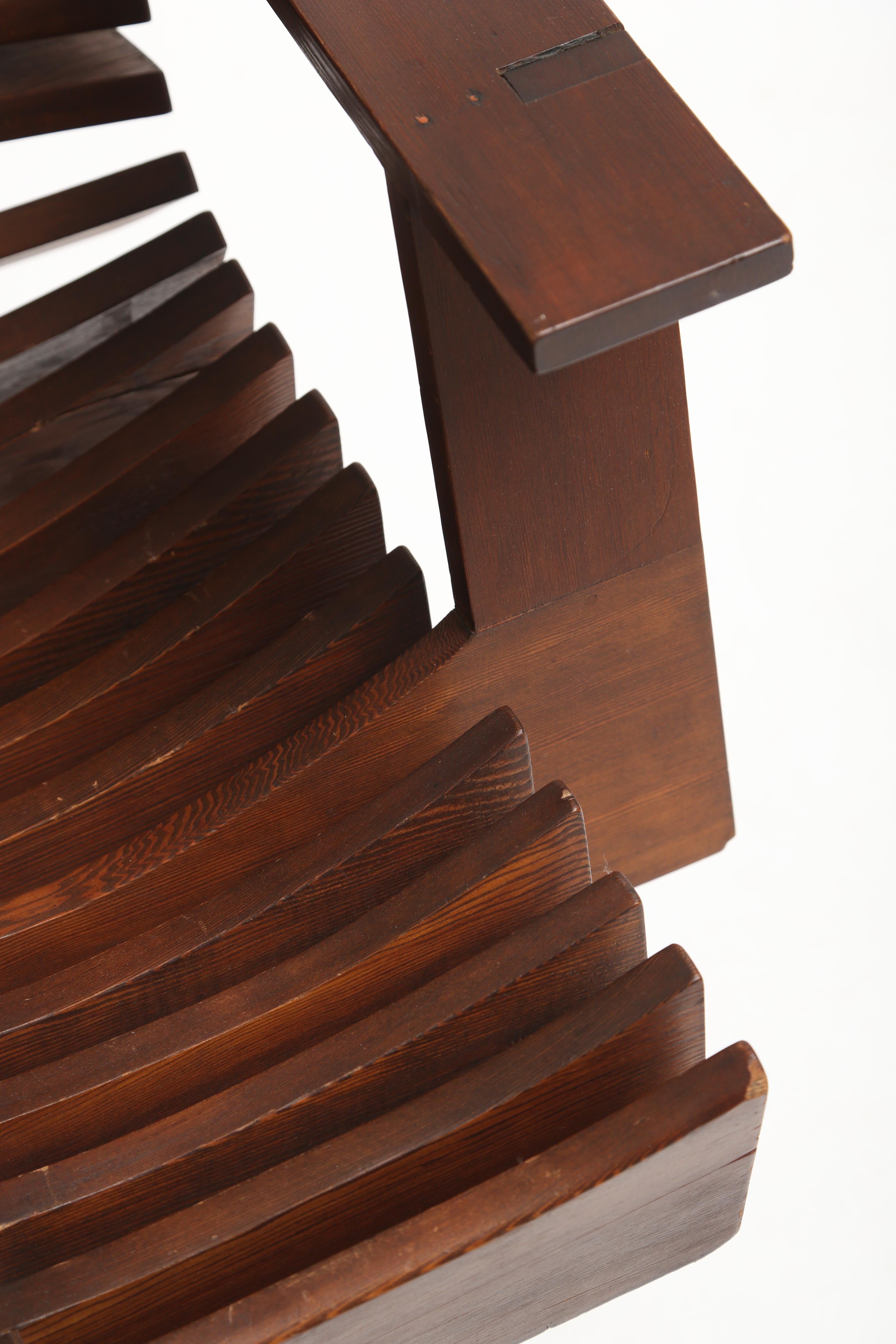 Einzigartiger skulpturaler Stuhl aus Kiefer im Angebot 5