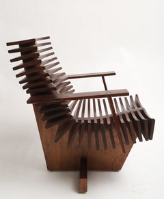 Silla escultural única de pino