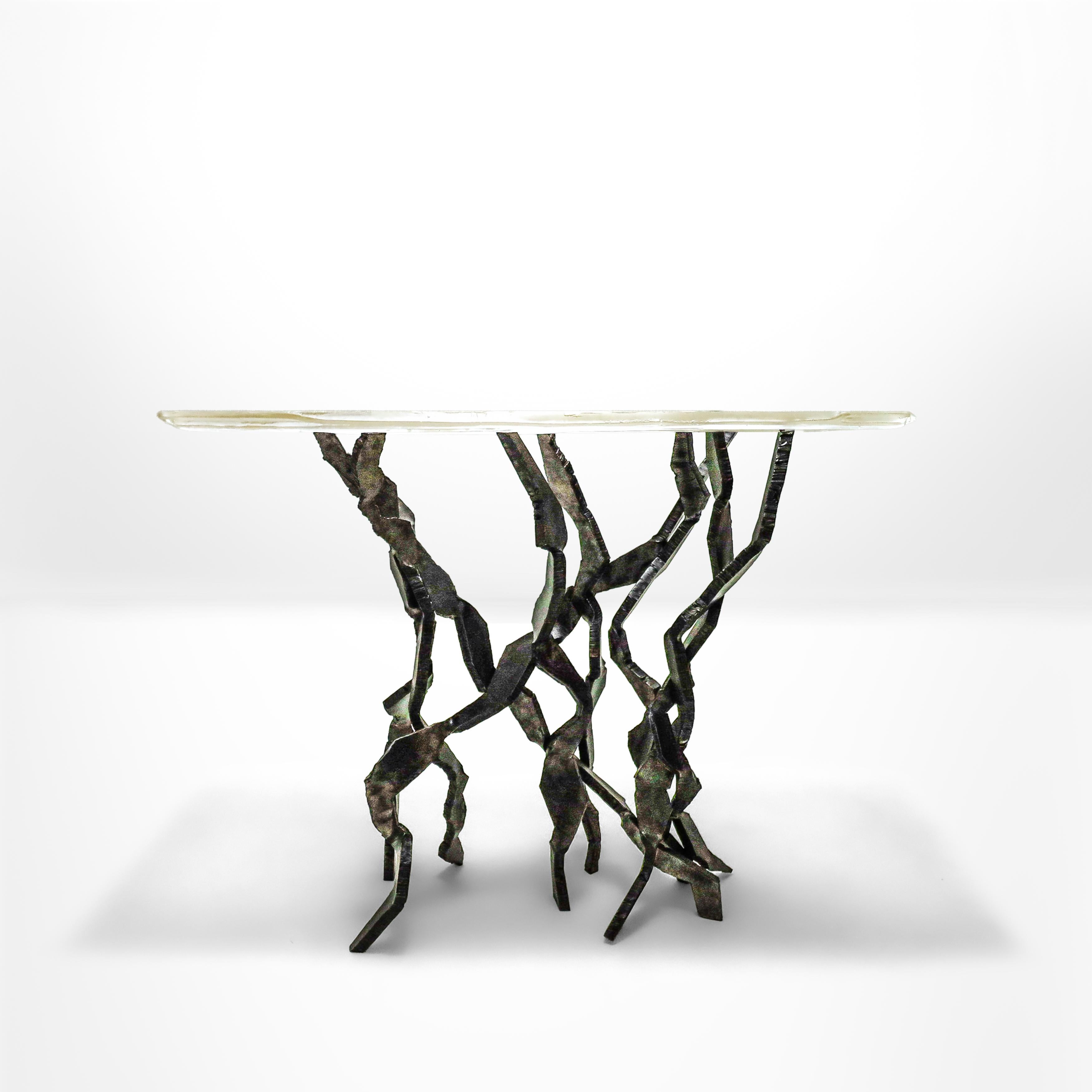 WAR TORN - a unique handmade sculptural platinum and white gold leaf coated metal and crystal glass console table £11.950Créée par Nick et Sue Allen de la renommée 'The Allen Studio', cette table console unique est patinée avec Coates (feuille de