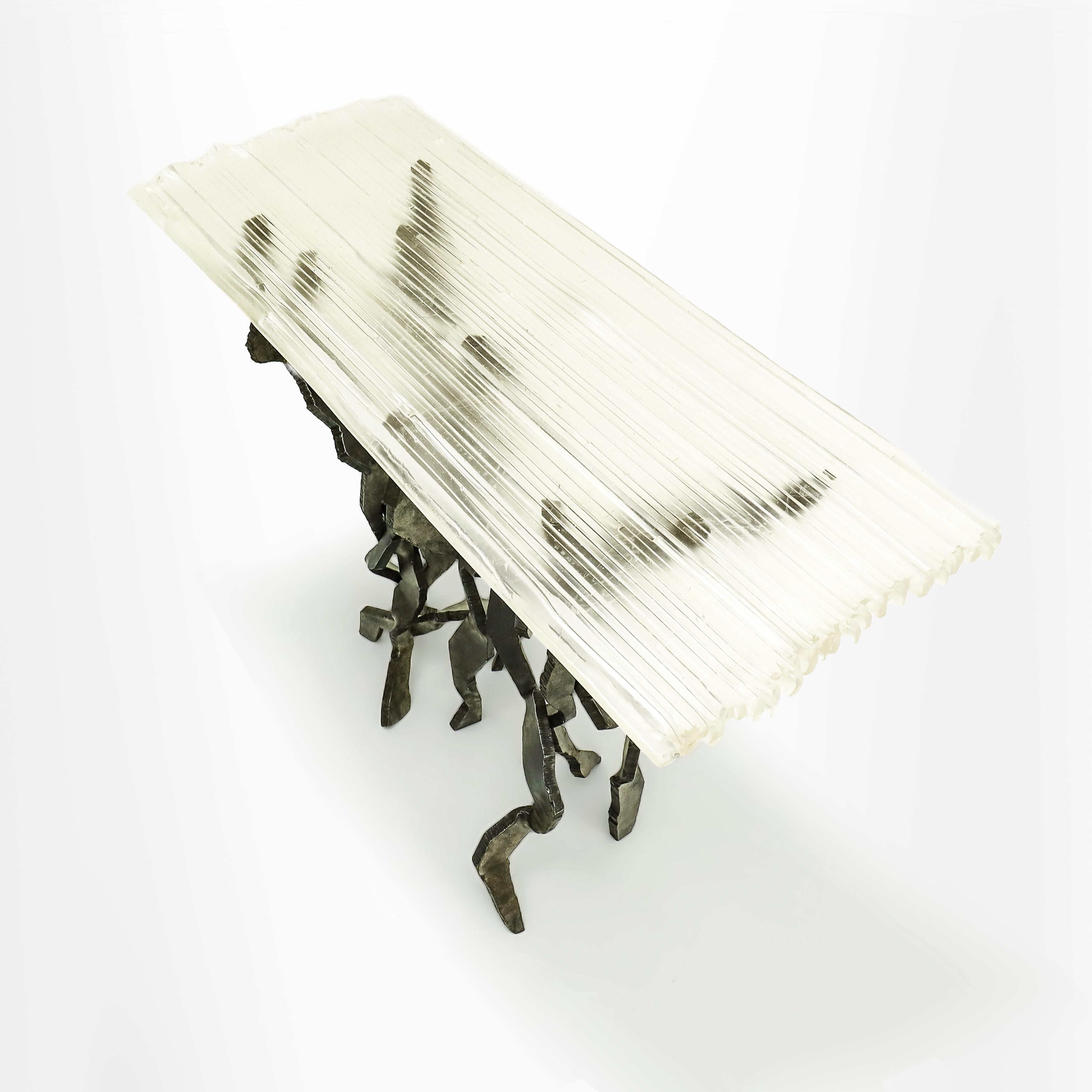 XXIe siècle et contemporain Console sculpturale unique en métal et cristal recouvert de feuilles de platine et d'or blanc. en vente