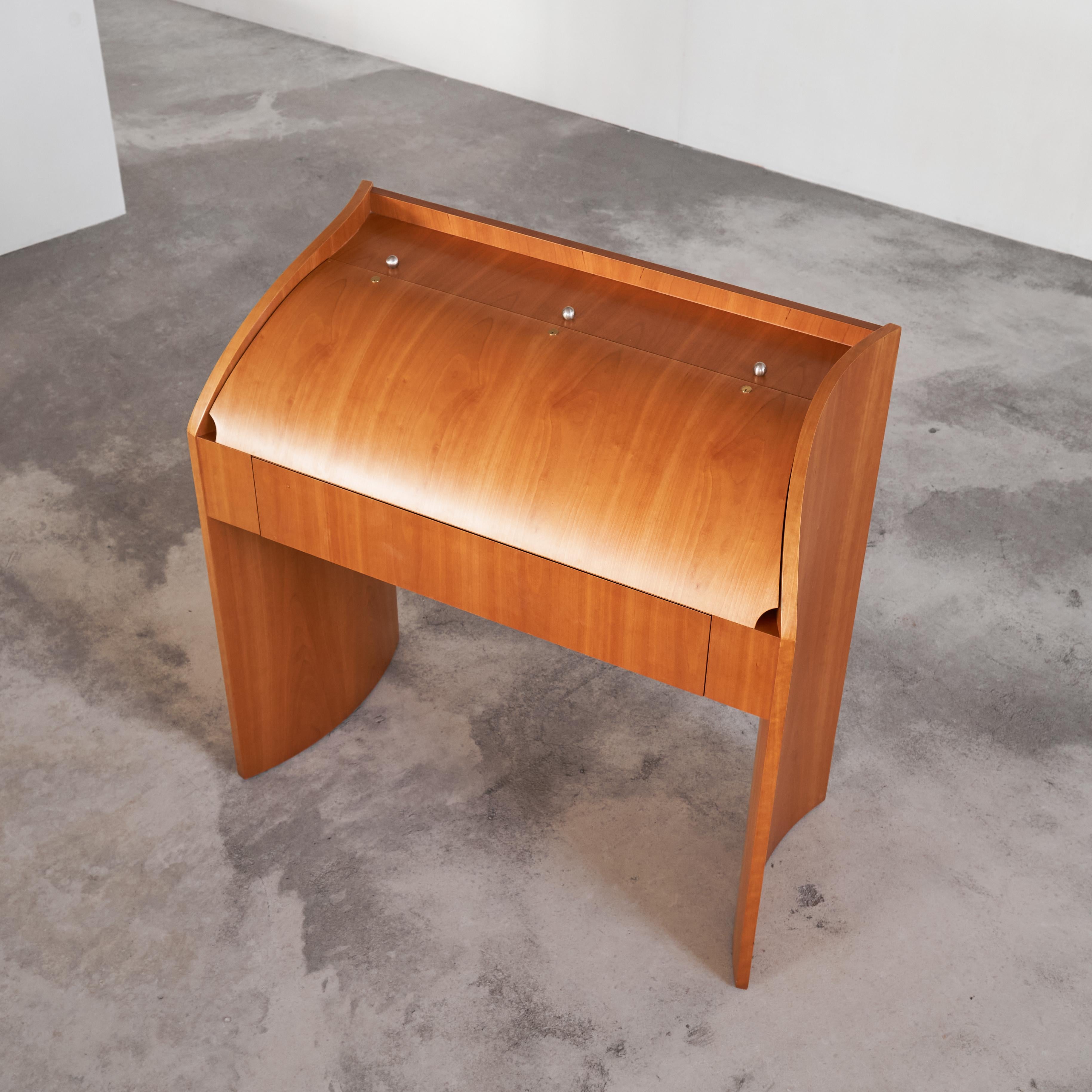 Unique Sculptural Secretary Desk in Maple 1990s.

This is a rare and very unique postmodern secretary desk with a sculptural design, made by a artisan craftsman somewhere in the 1990s. 

Great shapes and lines, making it a bit of a surrealist design