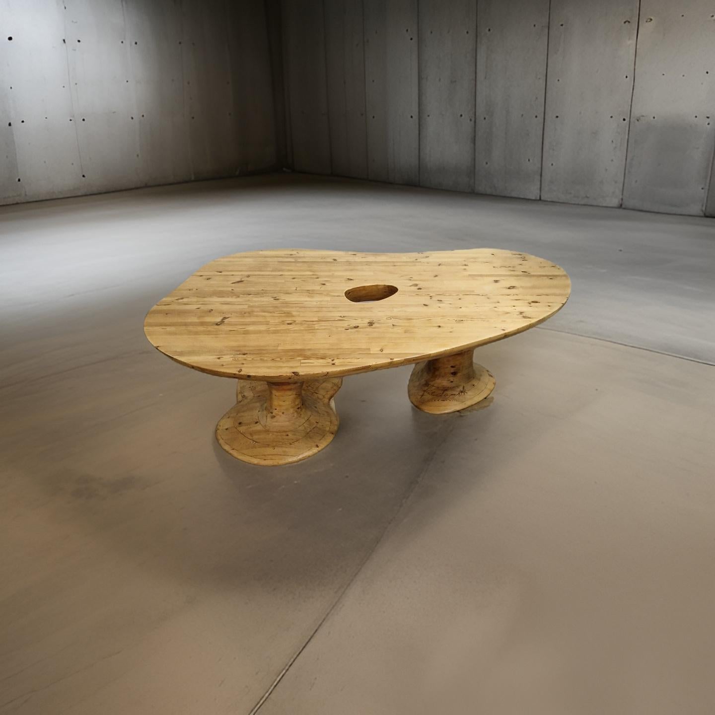 Unique sculptural solid pine dining table by Frederik Weerkamp, Netherlands 1990 In Good Condition For Sale In ECHT, NL