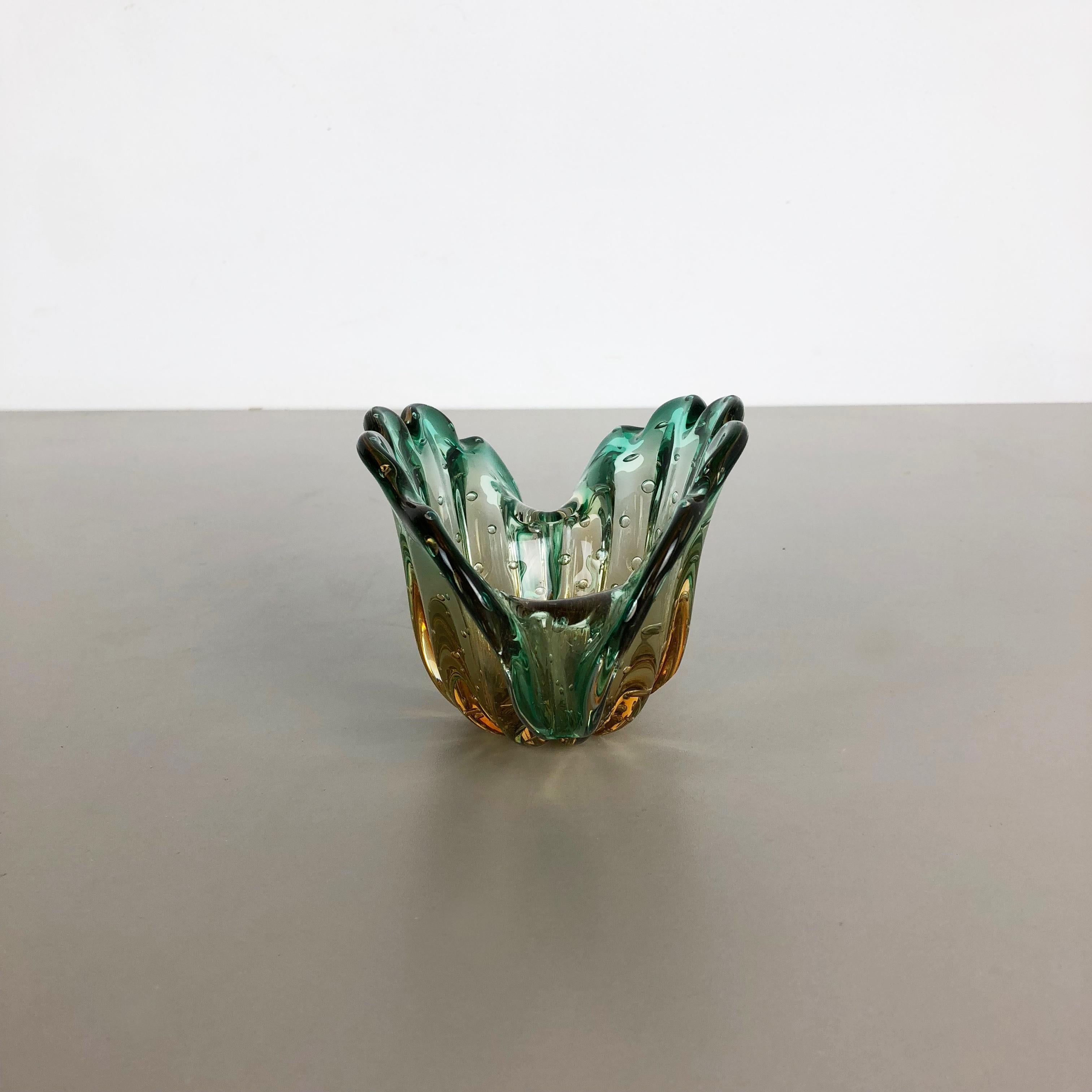 Mid-Century moderno Unico vaso a conchiglia in vetro di Murano Seguso Bullicante, Italia, anni '70 in vendita