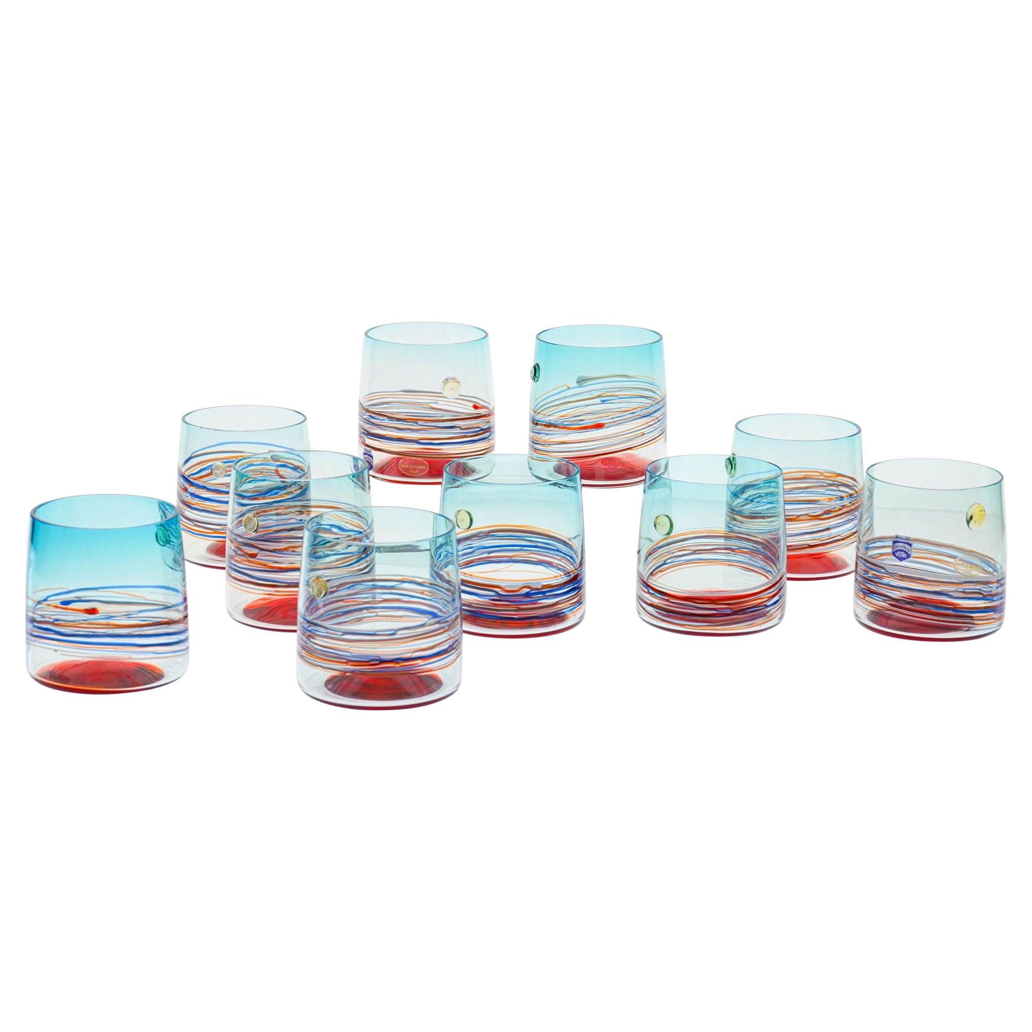 Dieses Set aus 10 Cenedese Cocktail-/Whiskygläsern, die in der berühmten Murano-Glasmachertradition sorgfältig hergestellt werden, ist ein seltenes Kunstwerk.

Diese Gläser zeigen eine bemerkenswerte Vielfalt von Glasherstellungstechniken. Vom