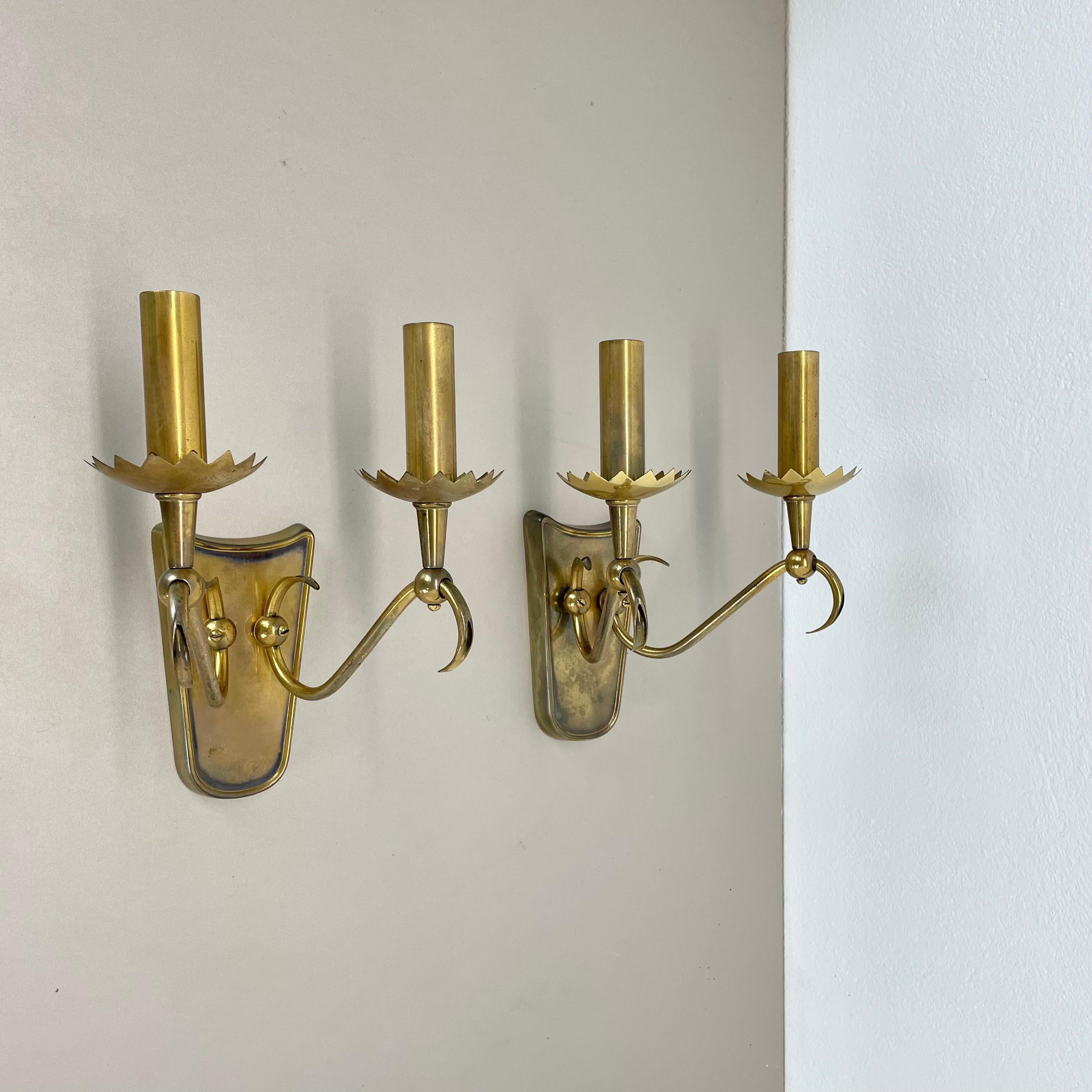 Article:

Wall light, set of 2


Origin:

Italy in the manner of Stilnovo, Gio Ponti



Age:

1950s



This modernist light set was produced in Italy in the 1950s in Italy. It is made of brass and features a very unique form with two socket for e 14