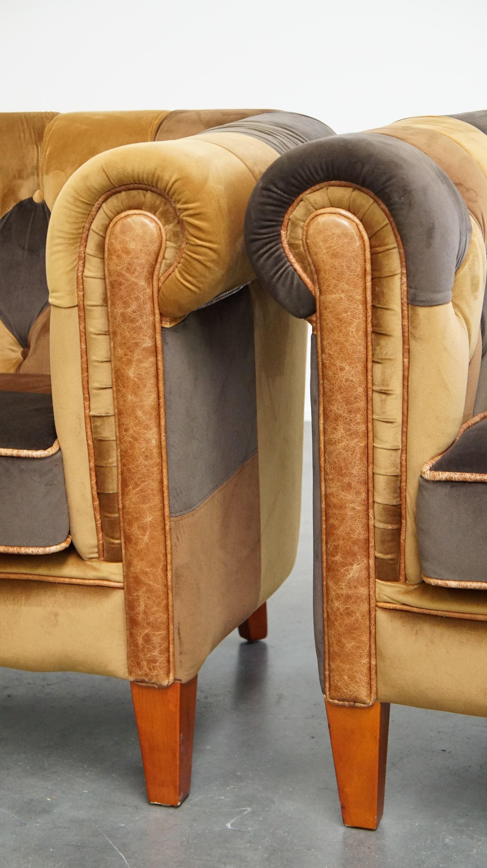 Set unico di 2 sedie club Chesterfield in tessuto patchwork in buone condizioni in vendita 5