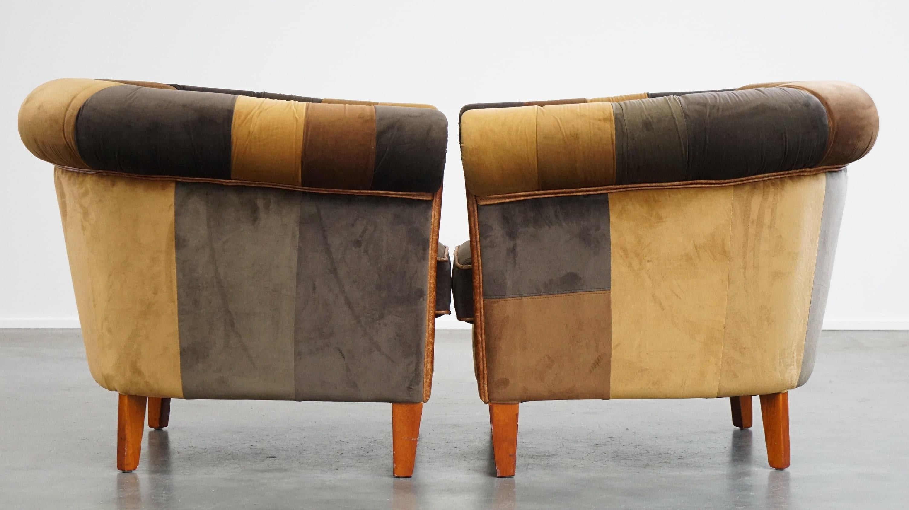 Questo fantastico set di 2 sedie club patchwork in stile Chesterfield sarebbe fantastico in uno spazio ampio: un'opportunità unica per gli appassionati o gli stilisti professionisti! Il design, l'uso dei materiali e la scelta dei colori rendono