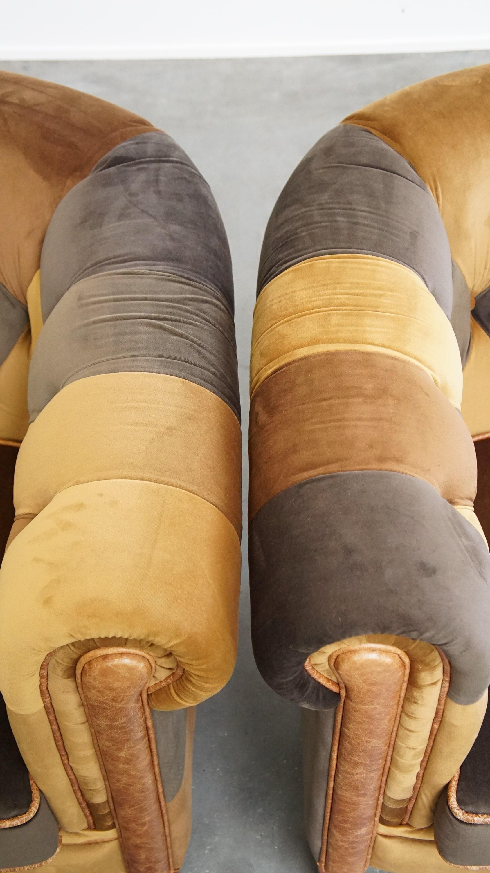 Set unico di 2 sedie club Chesterfield in tessuto patchwork in buone condizioni in vendita 2