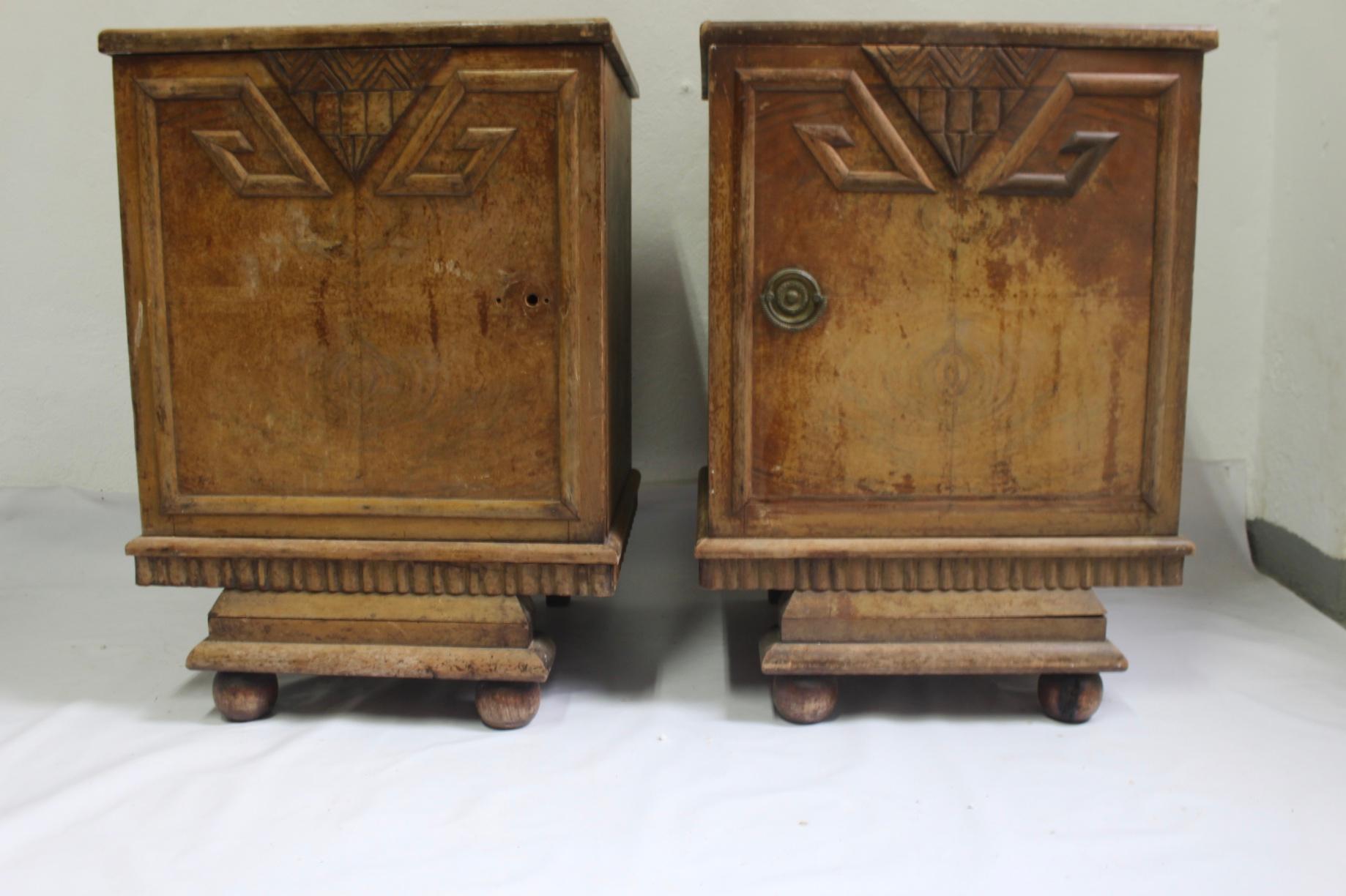 Incredible geometric Art Deco nightstands, Spain, circa 1920s. These beautiful nightstand or side tables are in distressed condition. These are Popular furniture made without expensive materials but without any doubt, beautiful.
The wood of one of