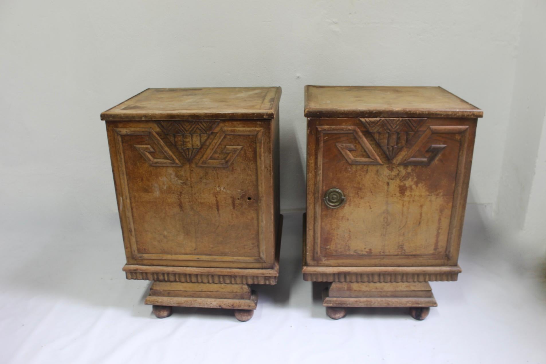 Unique Set of 2 Geometric Art Deco Spanish Nightstands or Side Tables, 1920s In Distressed Condition In Valencia, Valencia
