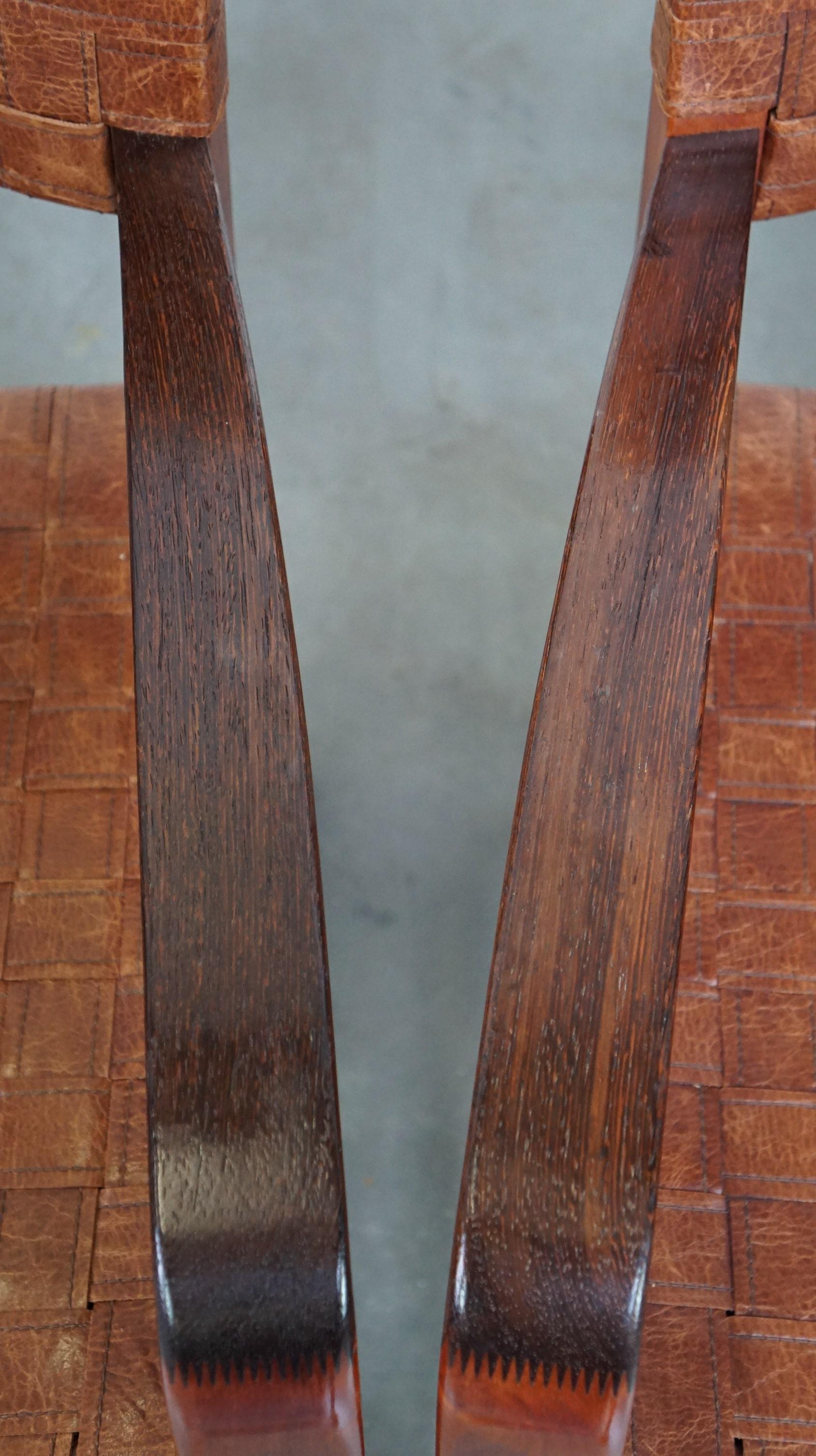 Ensemble unique de 2 chaises shaker au design Schuitema avec sièges en cuir tissé en vente 3