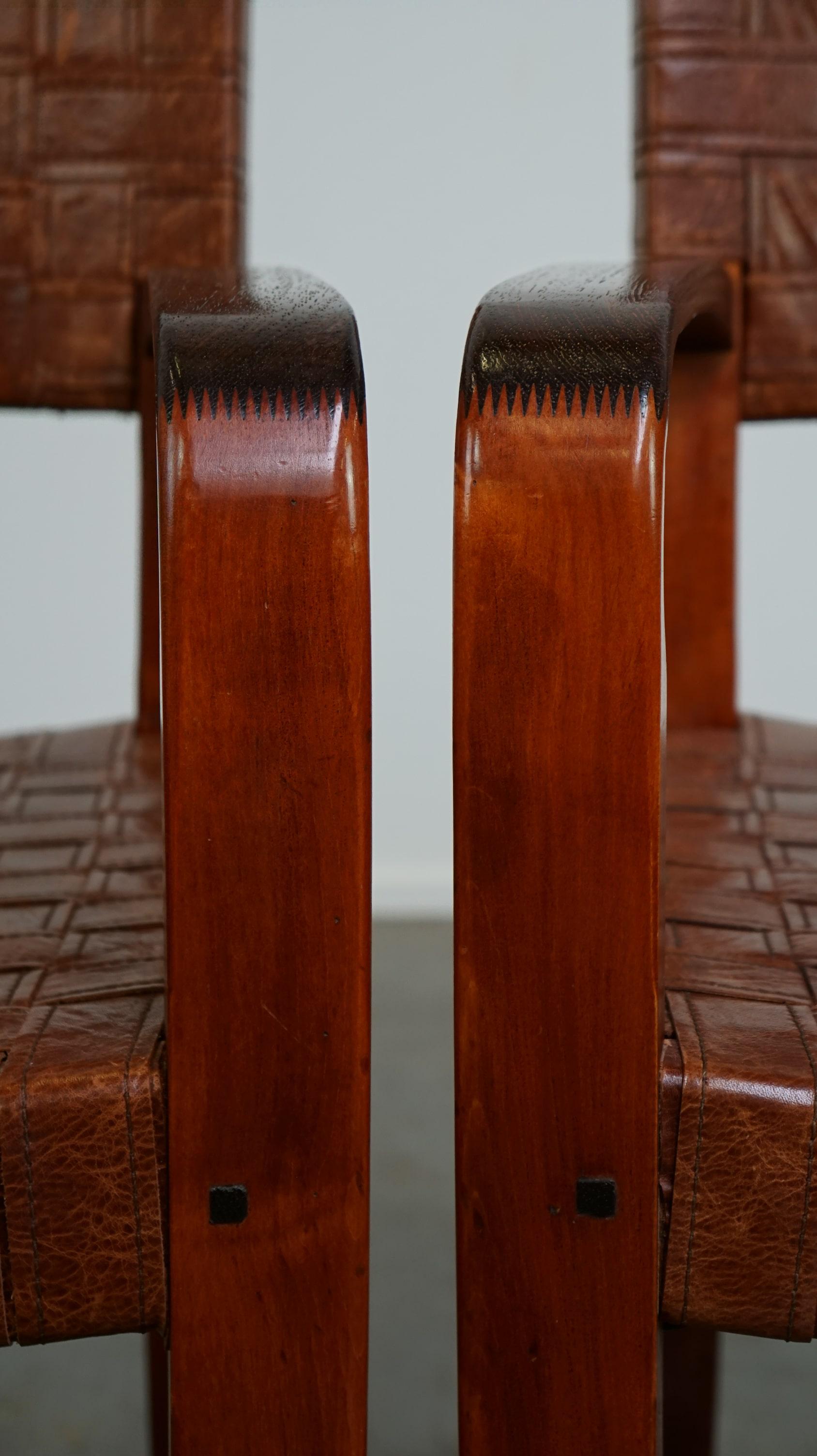 Ensemble unique de 2 chaises shaker au design Schuitema avec sièges en cuir tissé en vente 6