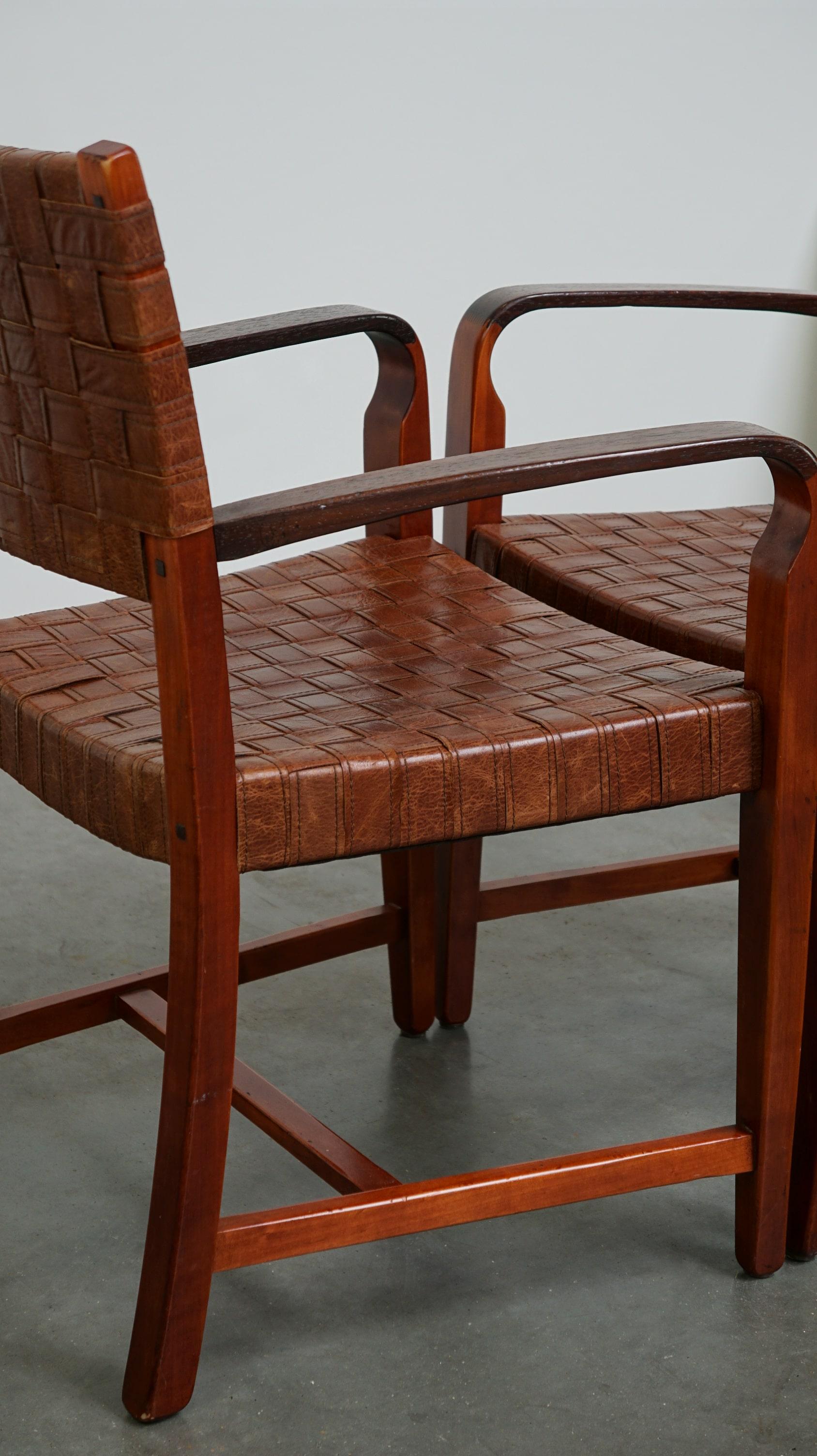 Ensemble unique de 2 chaises shaker au design Schuitema avec sièges en cuir tissé en vente 8
