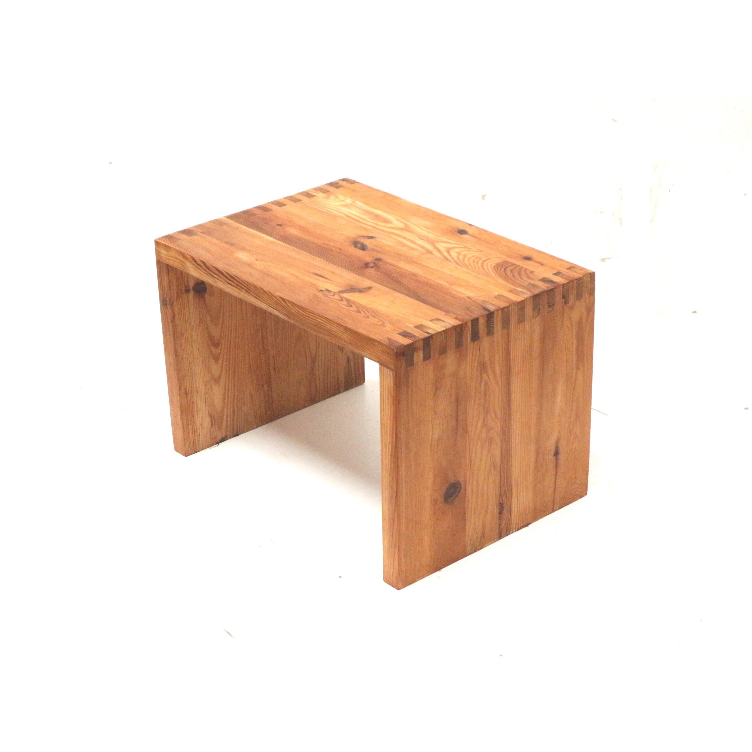 Unique set of 2 vintage tables / bedside tables by Ate van Apeldoorn for Houtwerk Hattem.

Dimensions:
Width: 59.5 cm
Depth: 41.5 cm
Height: 39.7 cm

The tables have traces of use appropriate to their age. The price is for the set of 2 tables.