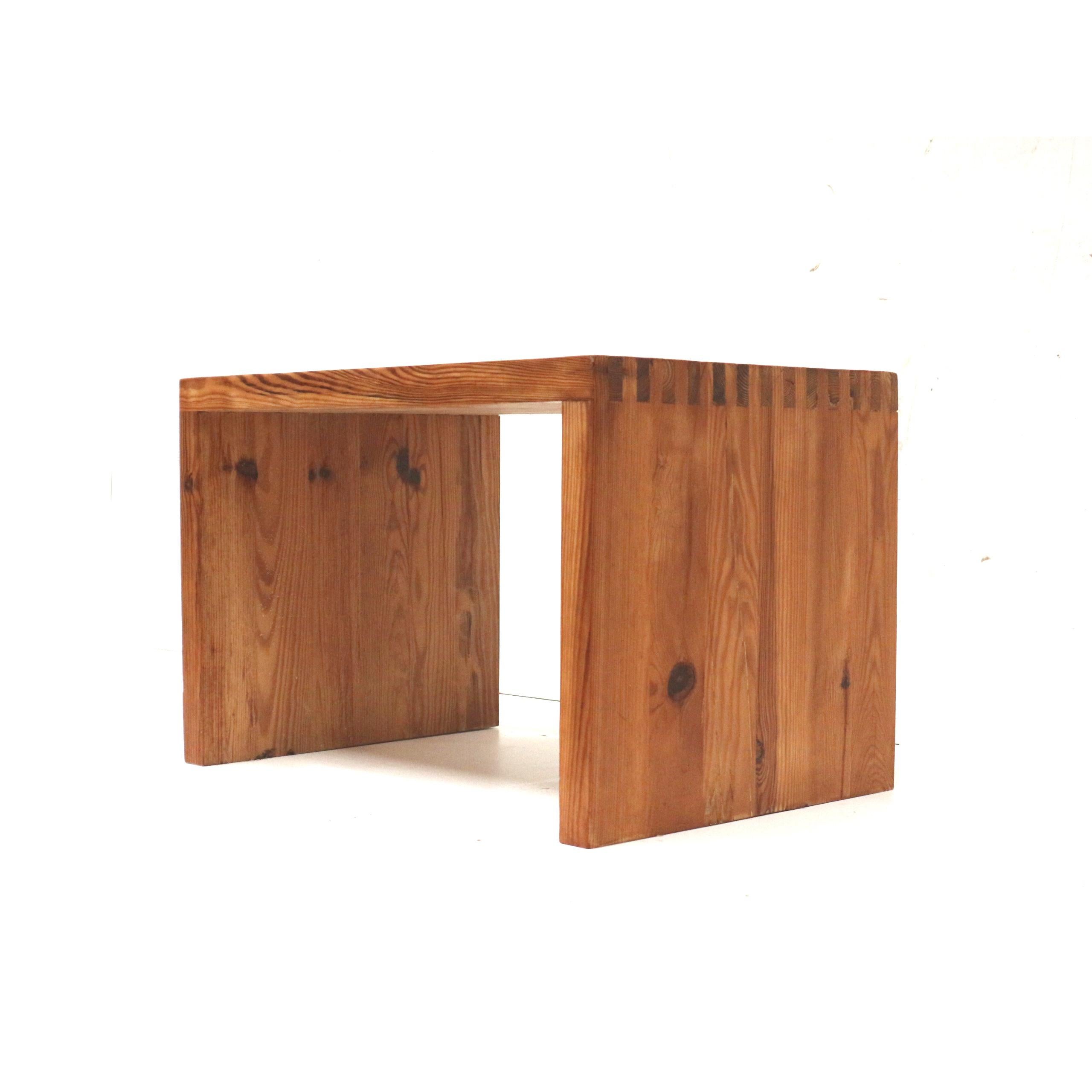 Unique set of 2 vintage tables / bedside tables by Ate van Apeldoorn for Houtwer In Good Condition For Sale In Breda, NB