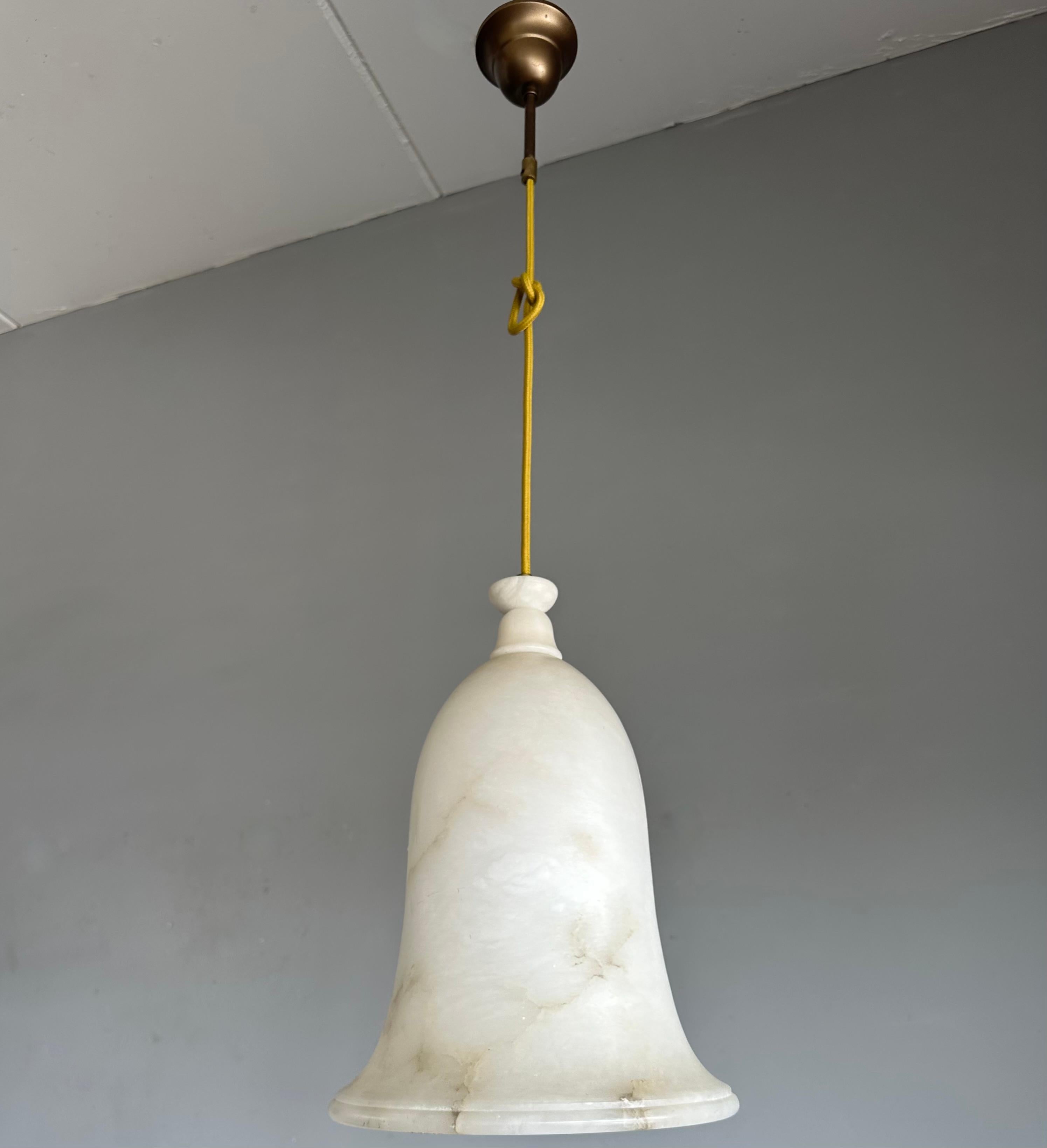 Ensemble unique de 3 grandes lampes à suspension en albâtre blanc de style Art déco du milieu du siècle dernier en vente 4