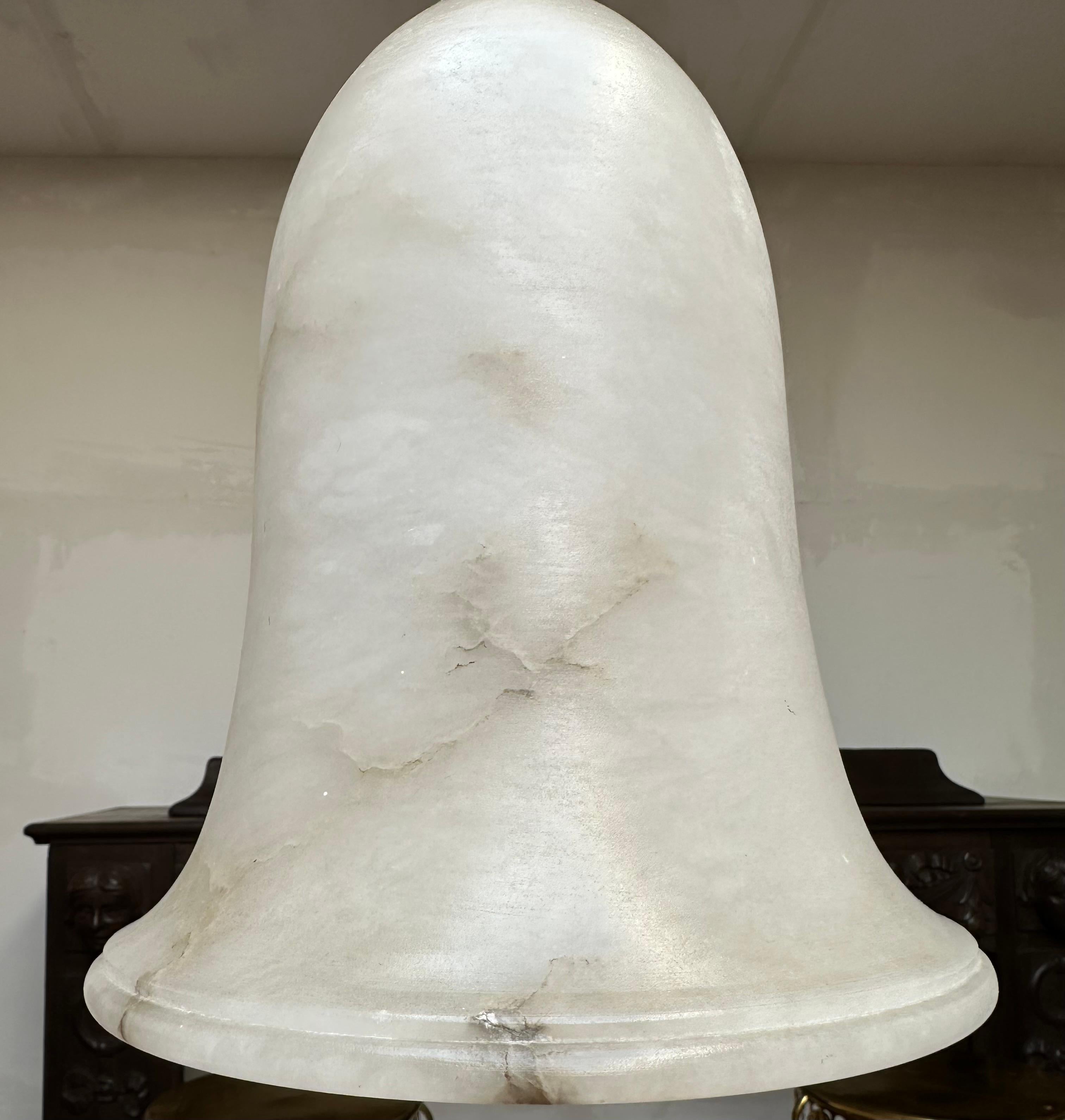 Conjunto único de 3 grandes lámparas colgantes de alabastro blanco estilo art déco de mediados de siglo en venta 7