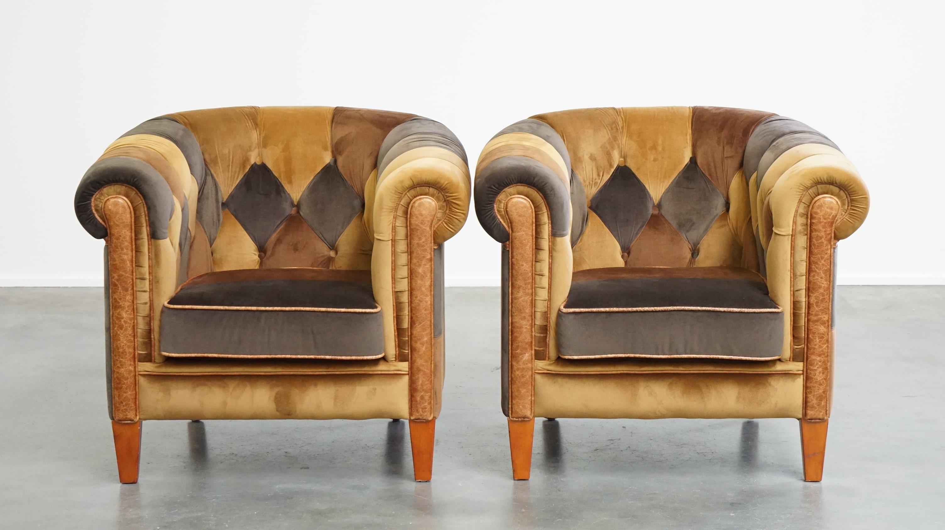 Questo fantastico set di 4 sedie club patchwork in stile Chesterfield sarebbe fantastico in uno spazio ampio: un'opportunità unica per gli appassionati o gli stilisti professionisti! Il design, l'uso dei materiali e la scelta dei colori rendono