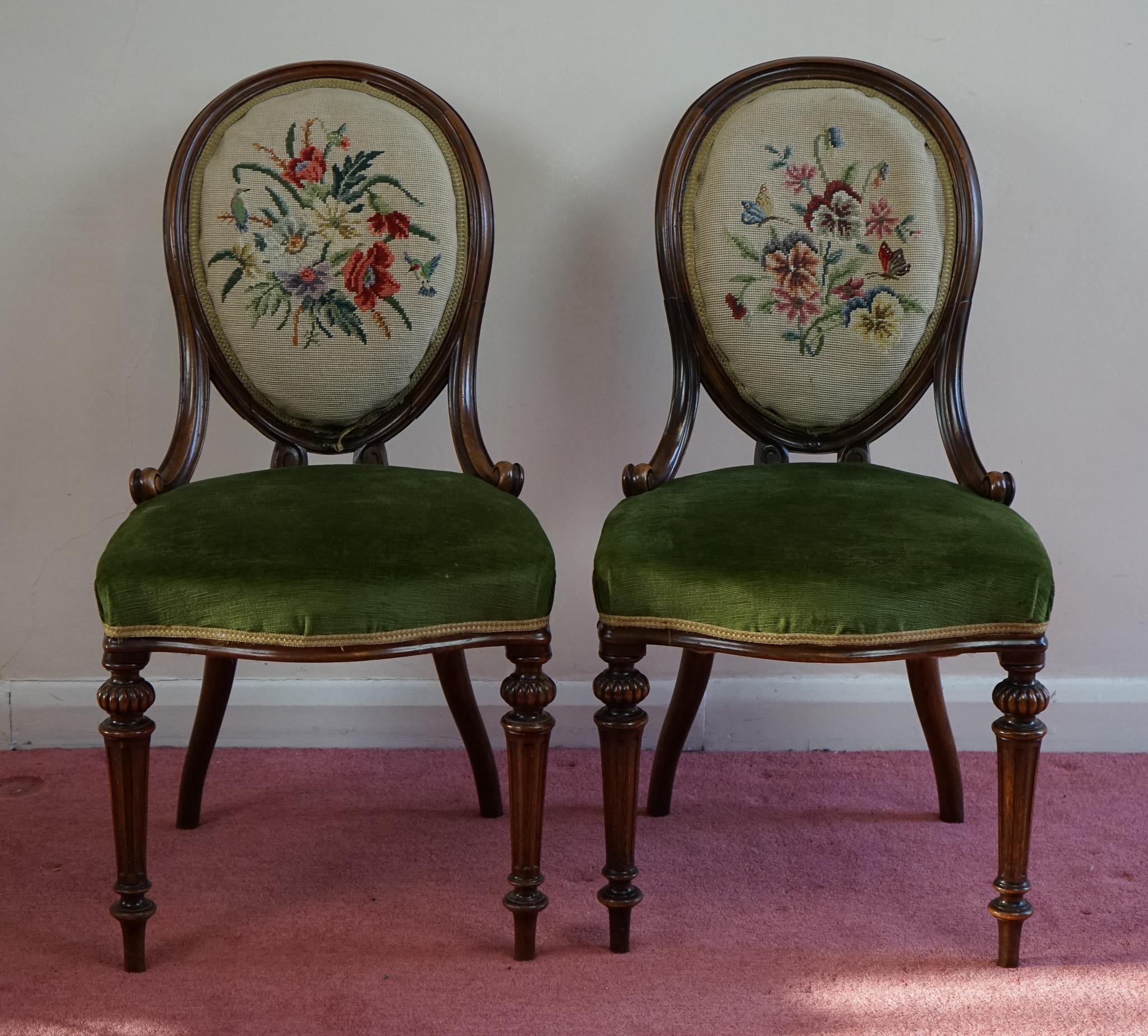 British Unique Set of Four Walnut Framed Dining Chairs by Gillows of Lancaster For Sale