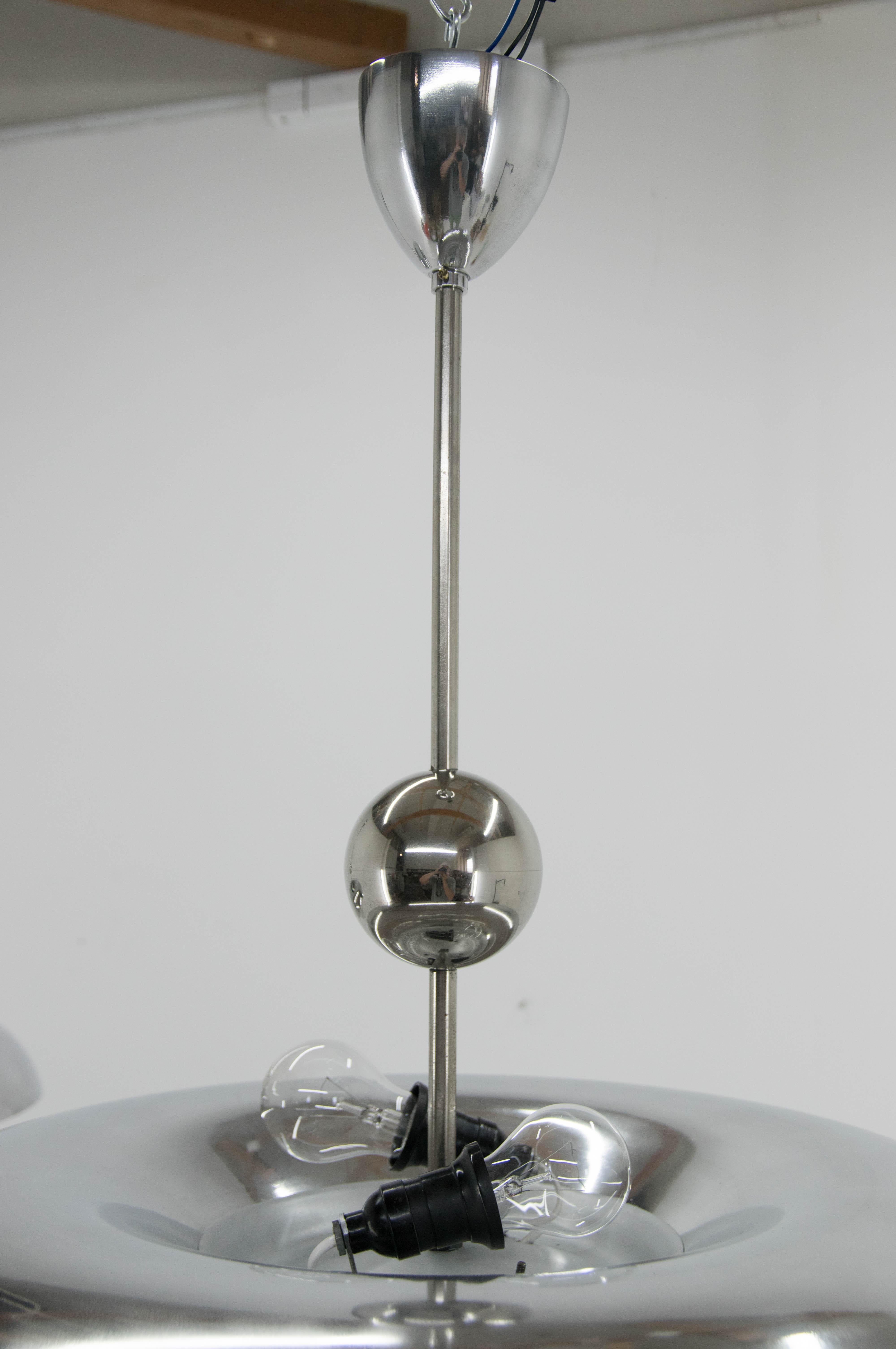Set unico di due lampadari Bauhaus, anni '30, restaurati in vendita 4