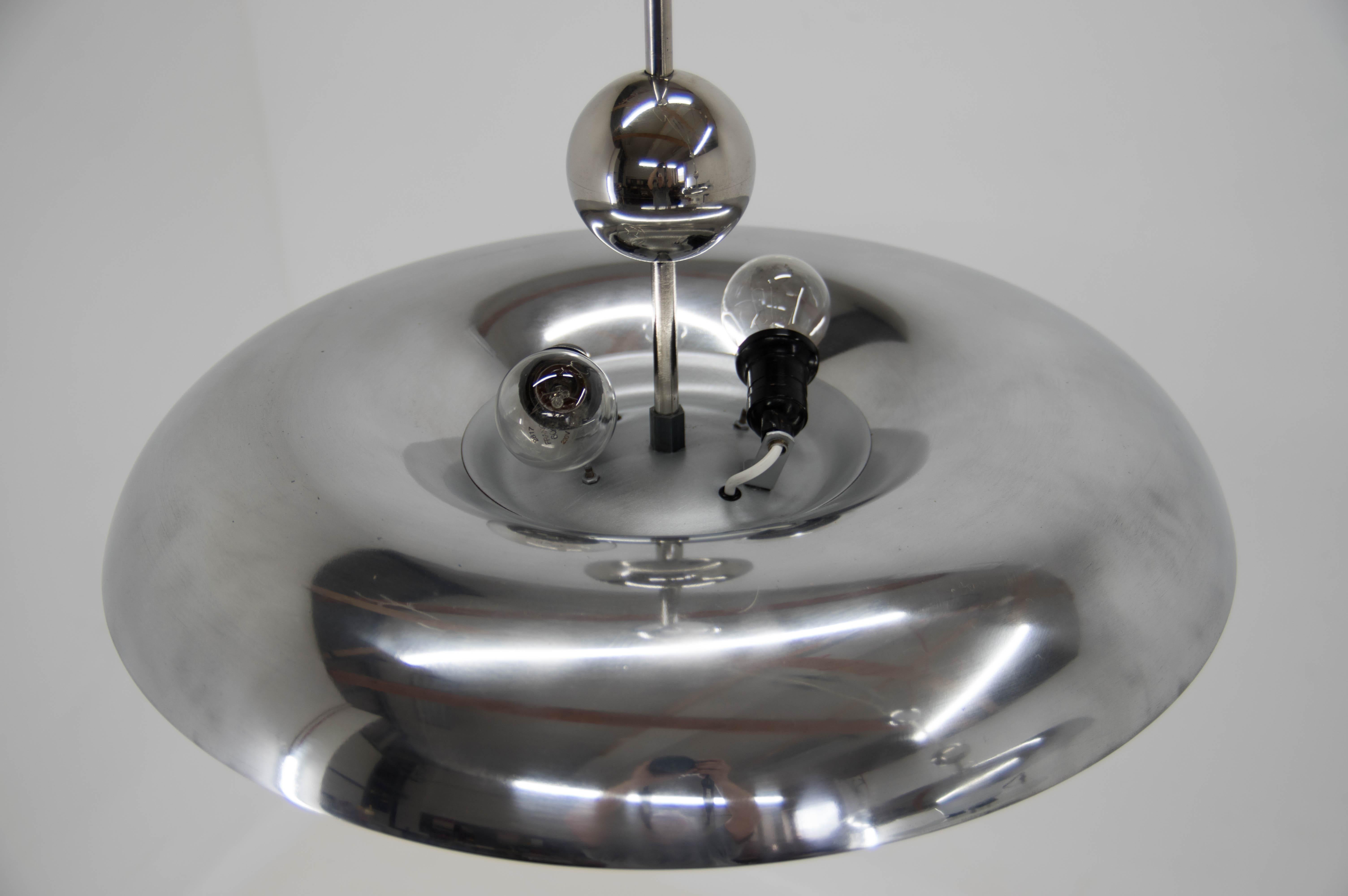 Set unico di due lampadari Bauhaus, anni '30, restaurati in vendita 2