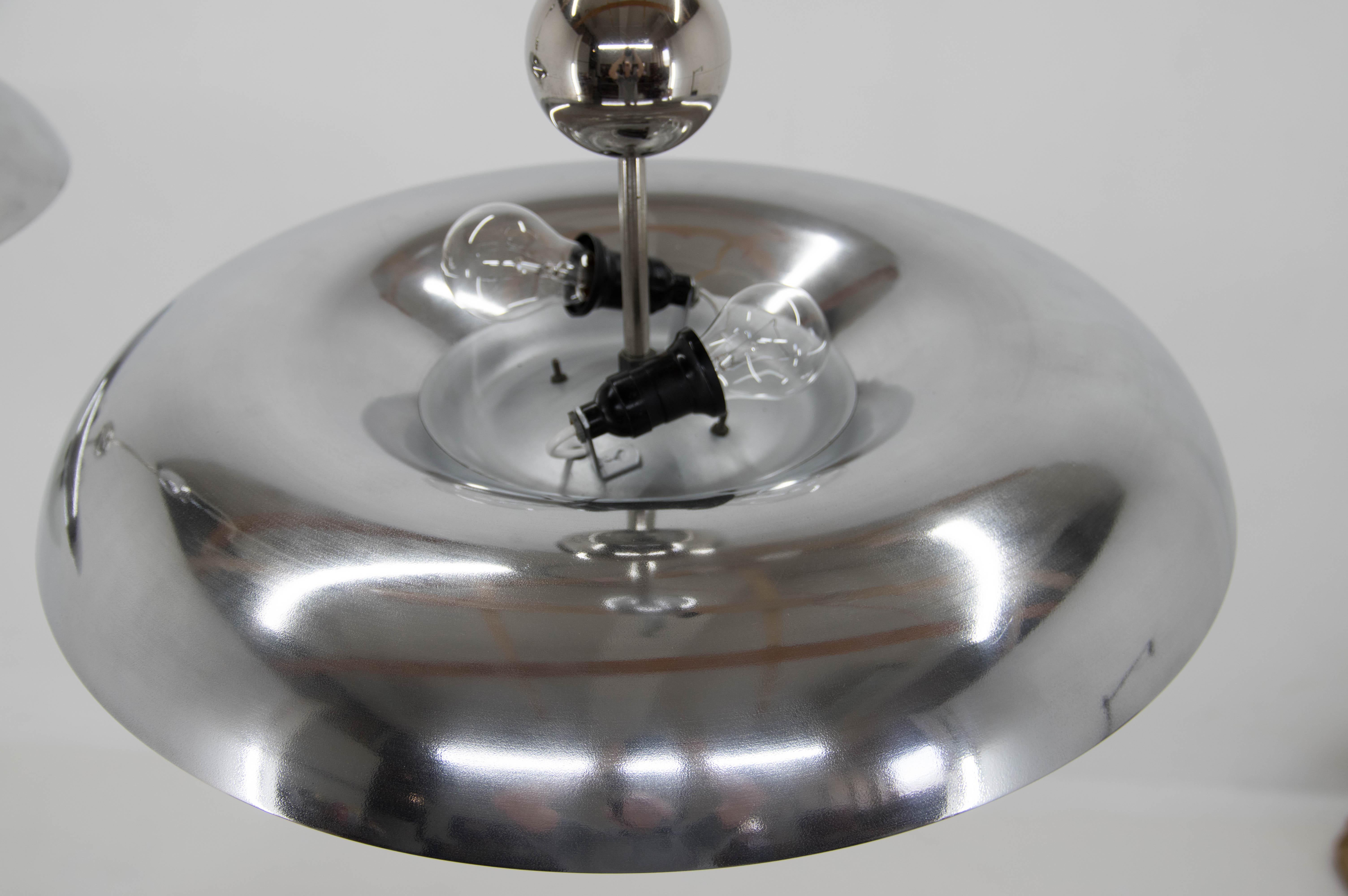 Set unico di due lampadari Bauhaus, anni '30, restaurati in vendita 3