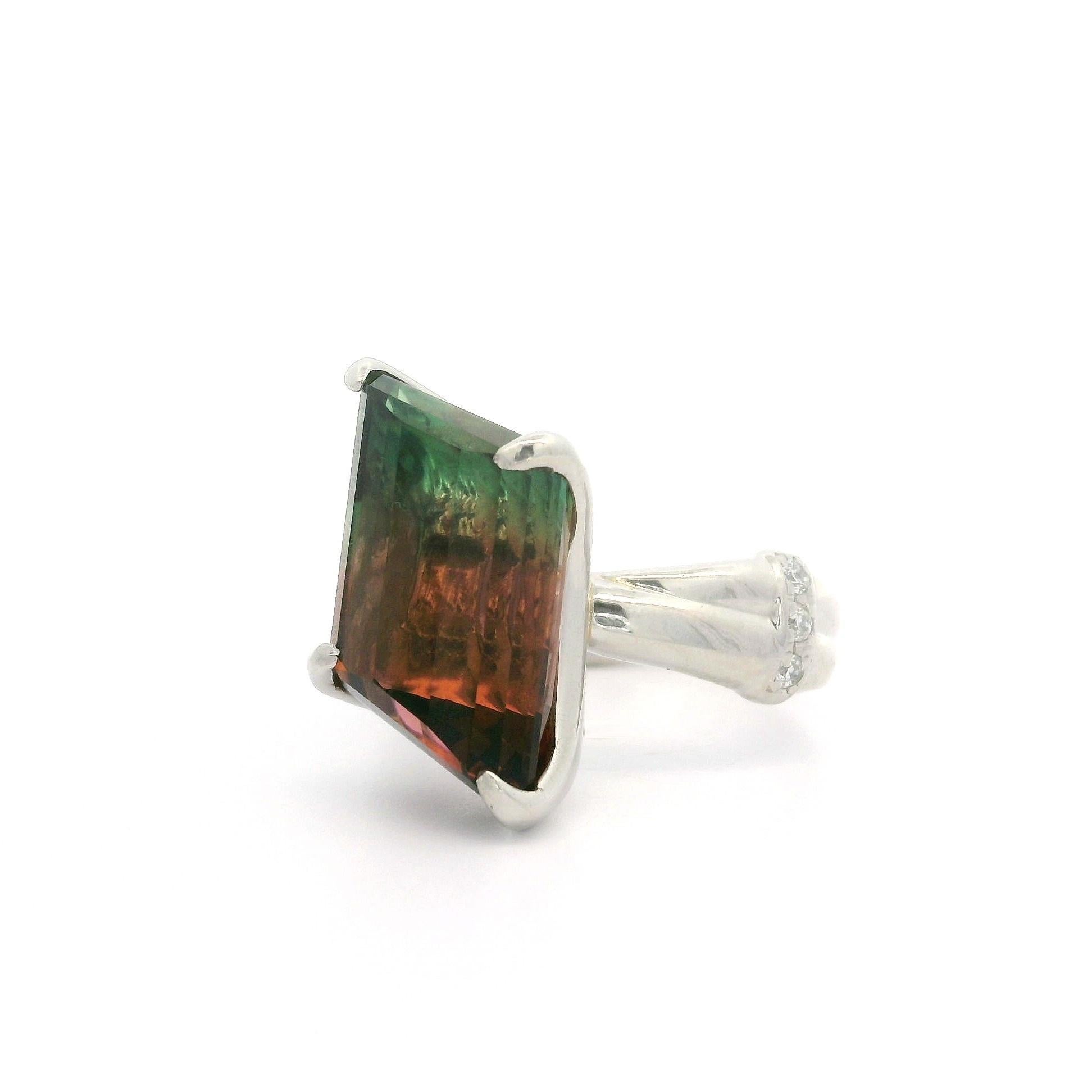 Bague fantaisie de forme unique en platine, tourmaline melon d'eau 10,08 carats et diamants en vente 5