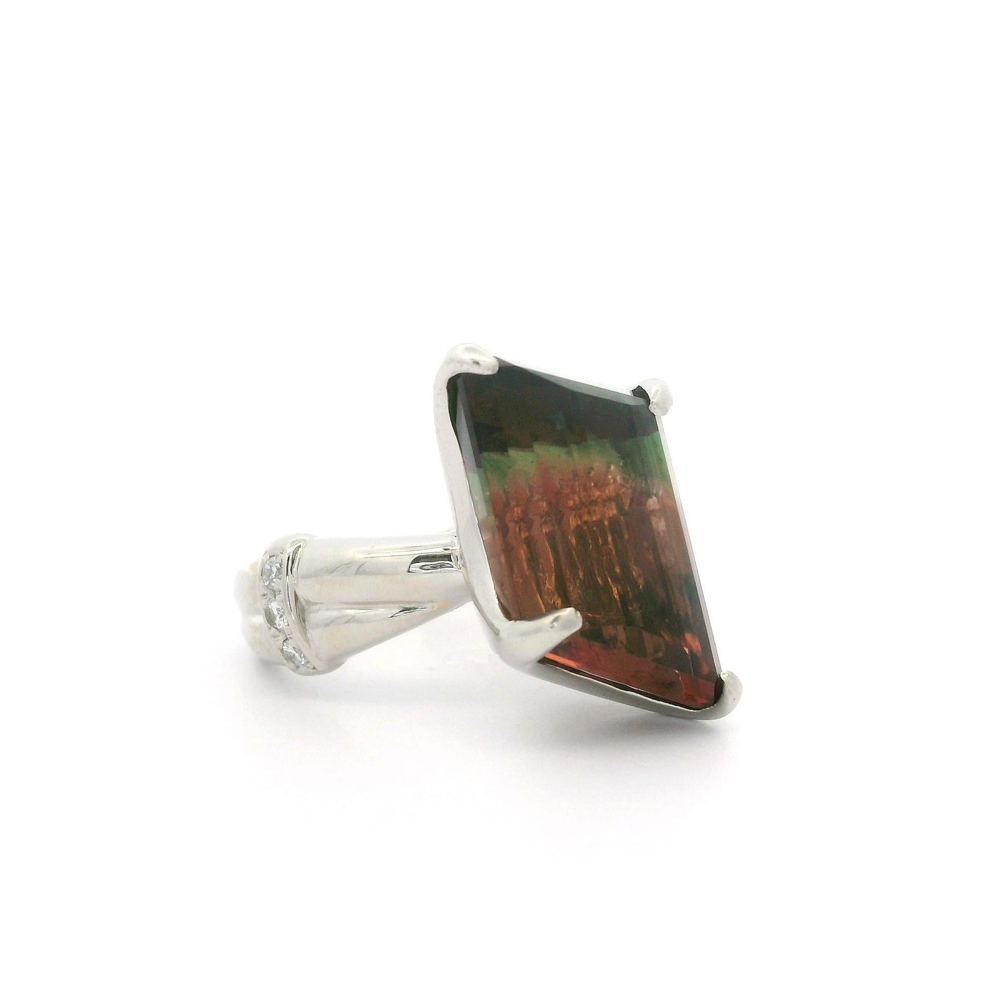 Bague fantaisie de forme unique en platine, tourmaline melon d'eau 10,08 carats et diamants en vente 1