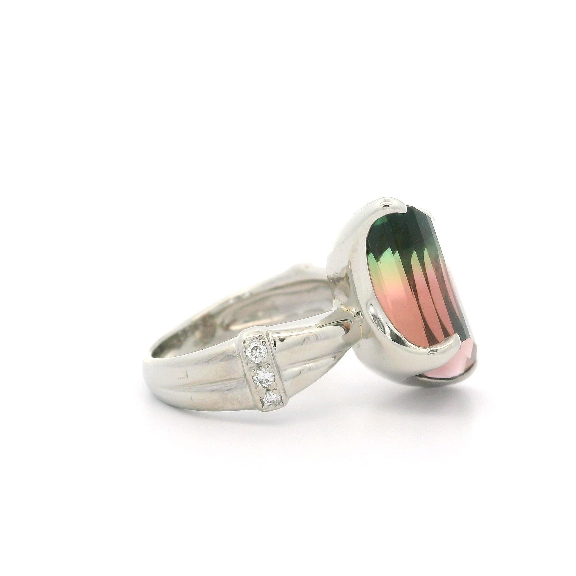 Bague fantaisie de forme unique en platine, tourmaline melon d'eau 10,08 carats et diamants en vente 2