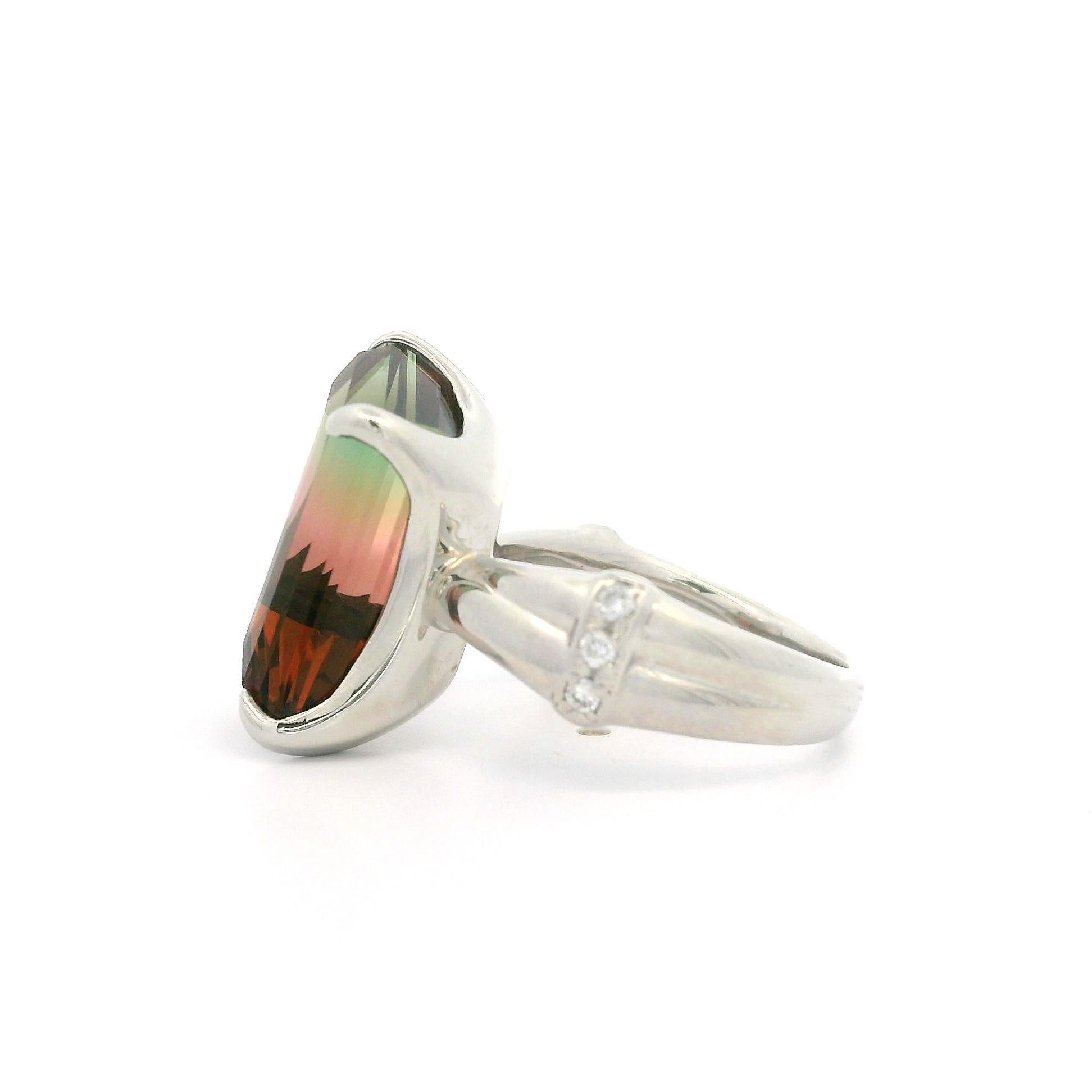 Bague fantaisie de forme unique en platine, tourmaline melon d'eau 10,08 carats et diamants en vente 4