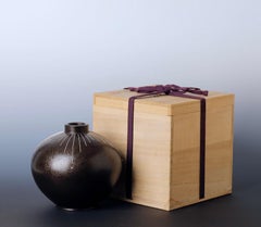Einzigartig geformte, signierte japanische Bronzevase von Toshihide Urashima (Shisei)