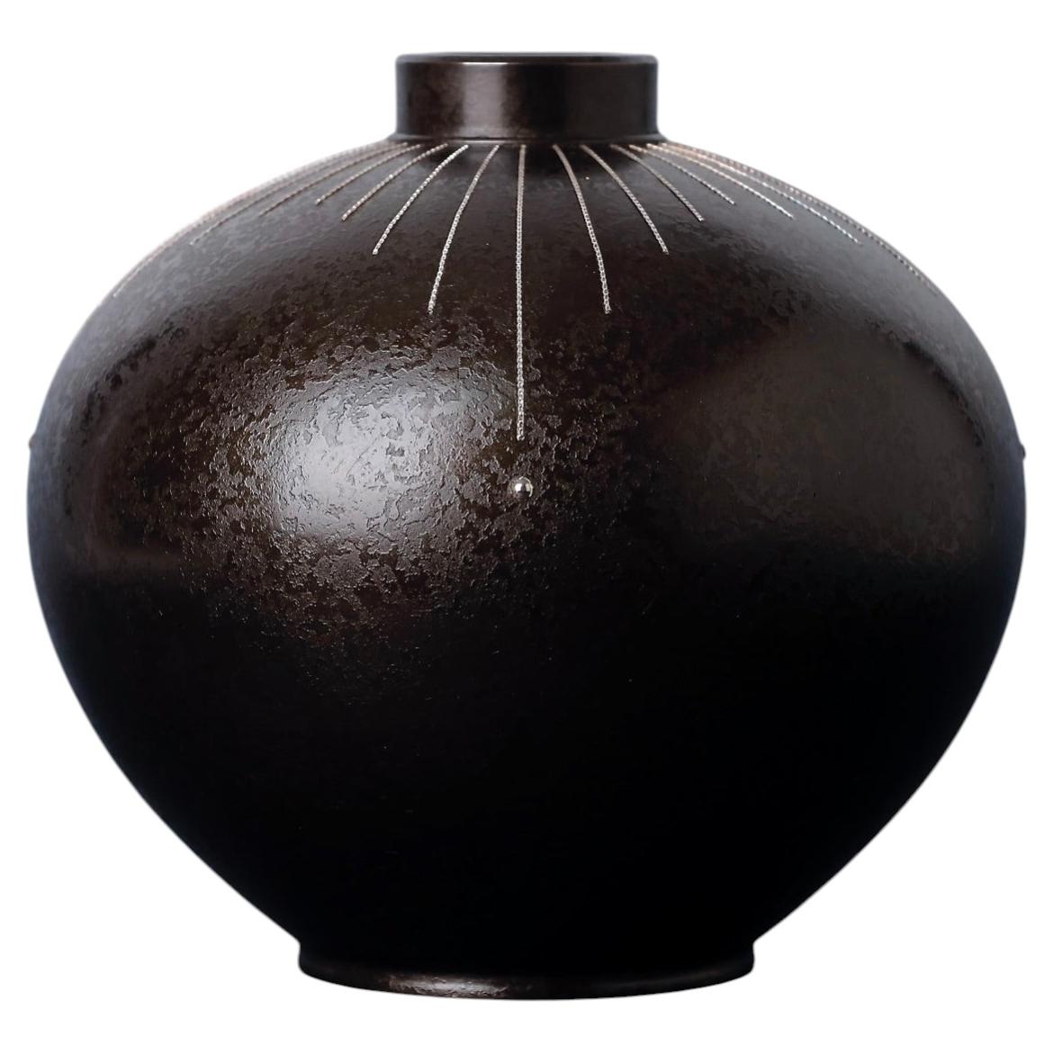 Unique Shaped Japanese Signed Bronze Vase by Toshihide Urashima (Shisei)